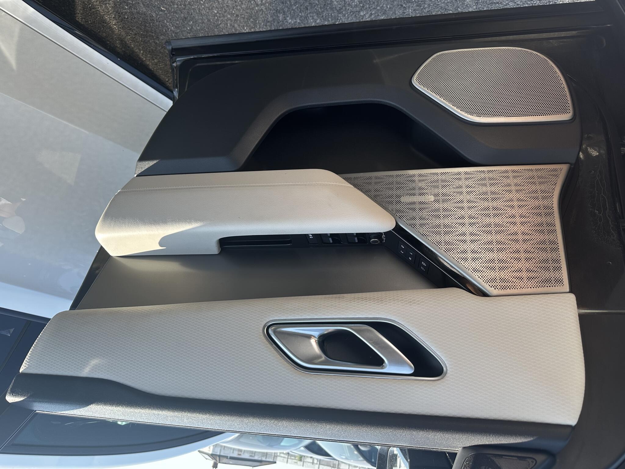 Land Rover Range Rover Velar - Image 6