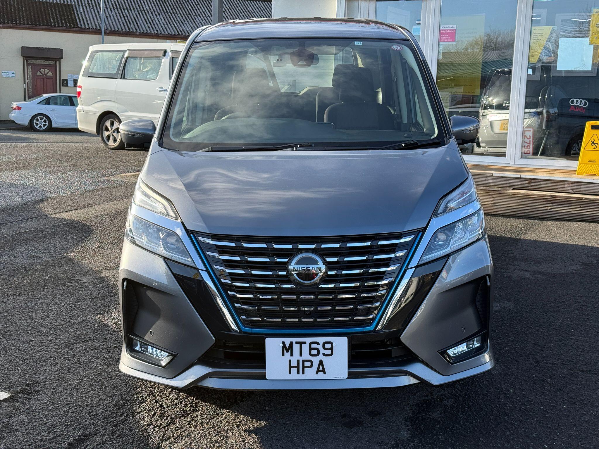 Nissan Serena - Image 9