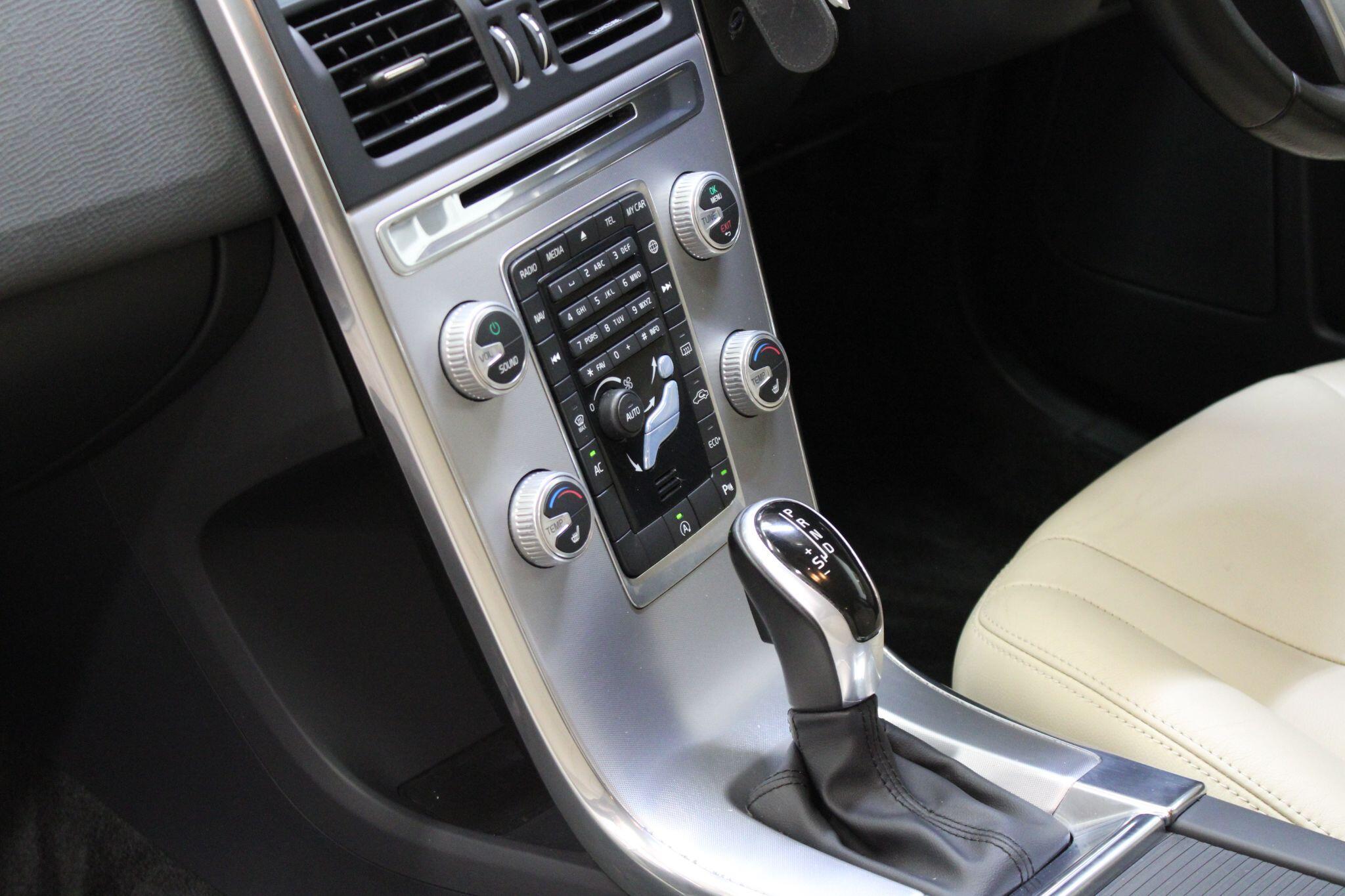 Volvo XC60 - Image 33