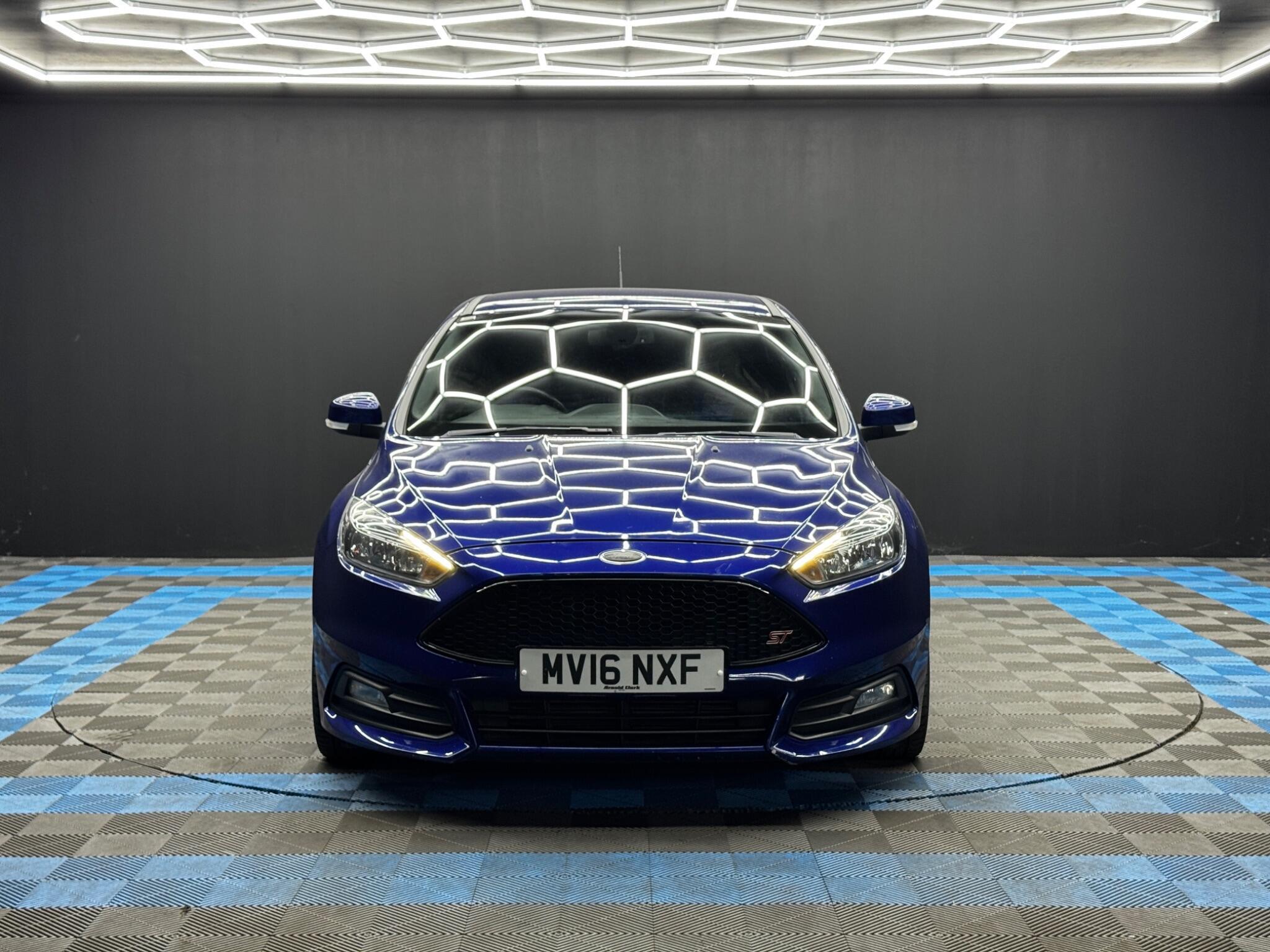 Ford Focus - Image 2