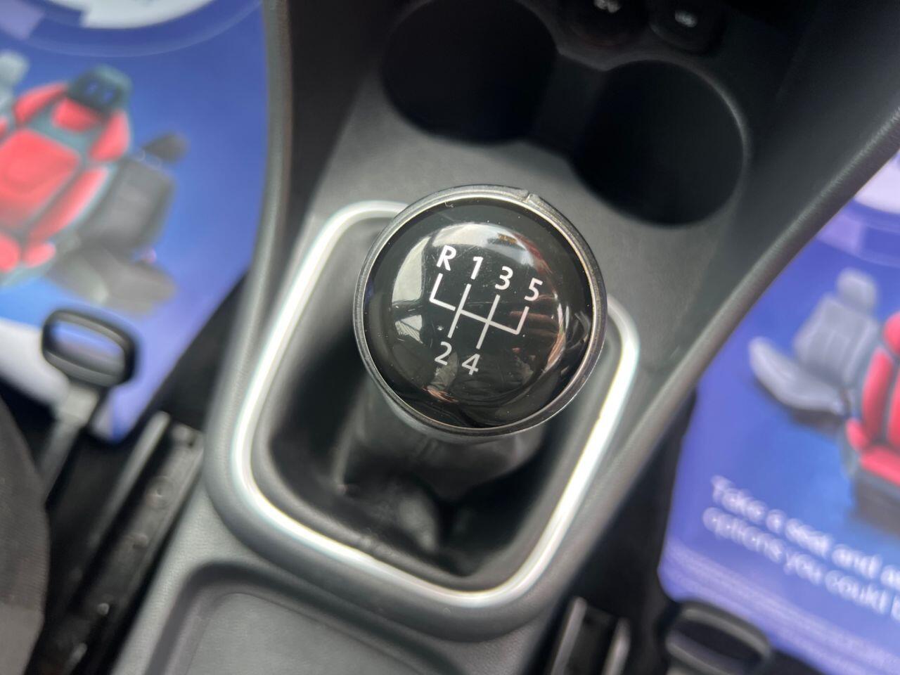 Volkswagen Polo - Image 11