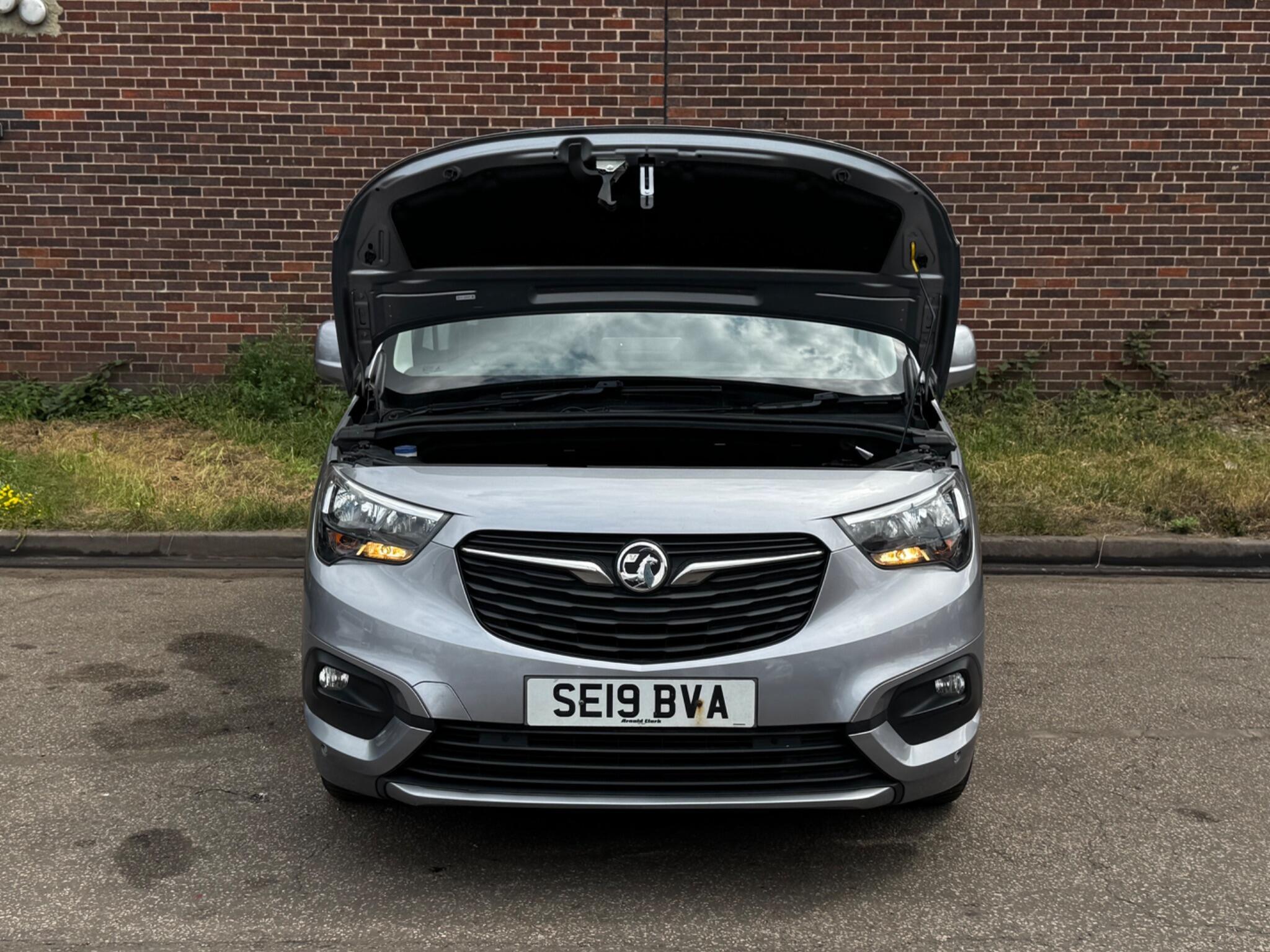 Vauxhall Combo Life - Image 18