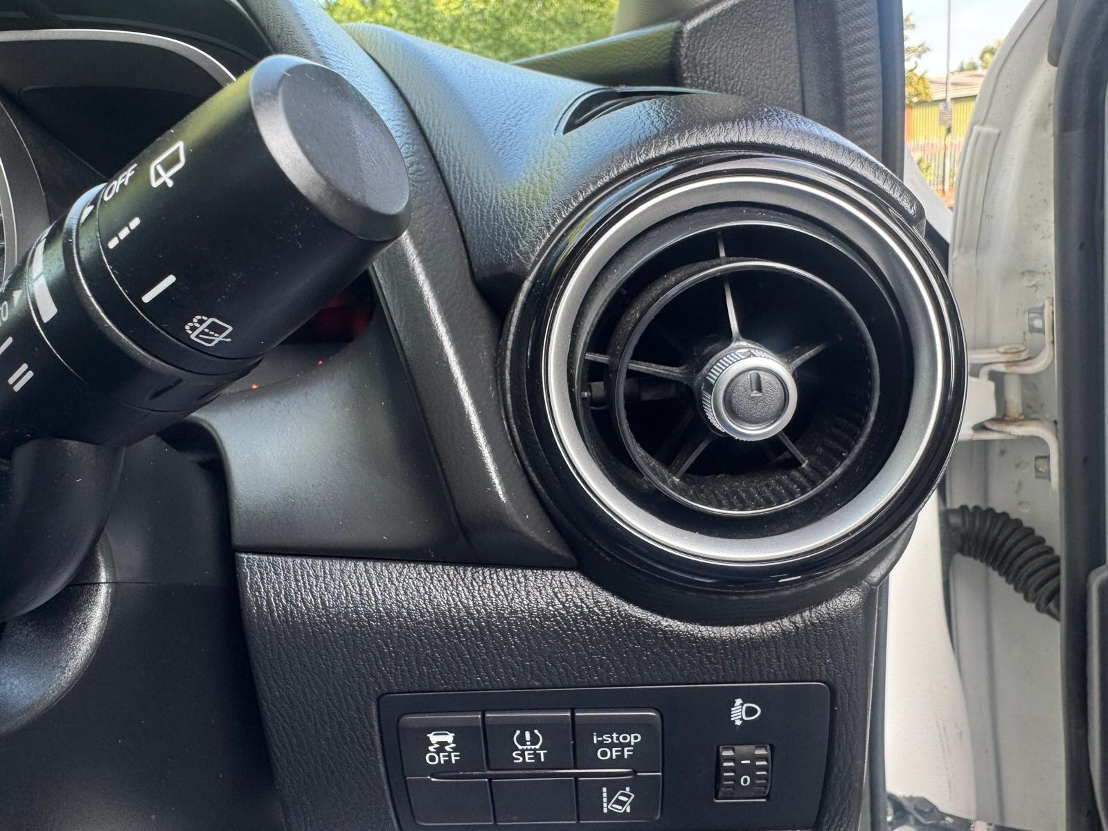 Mazda MAZDA2 - Image 15