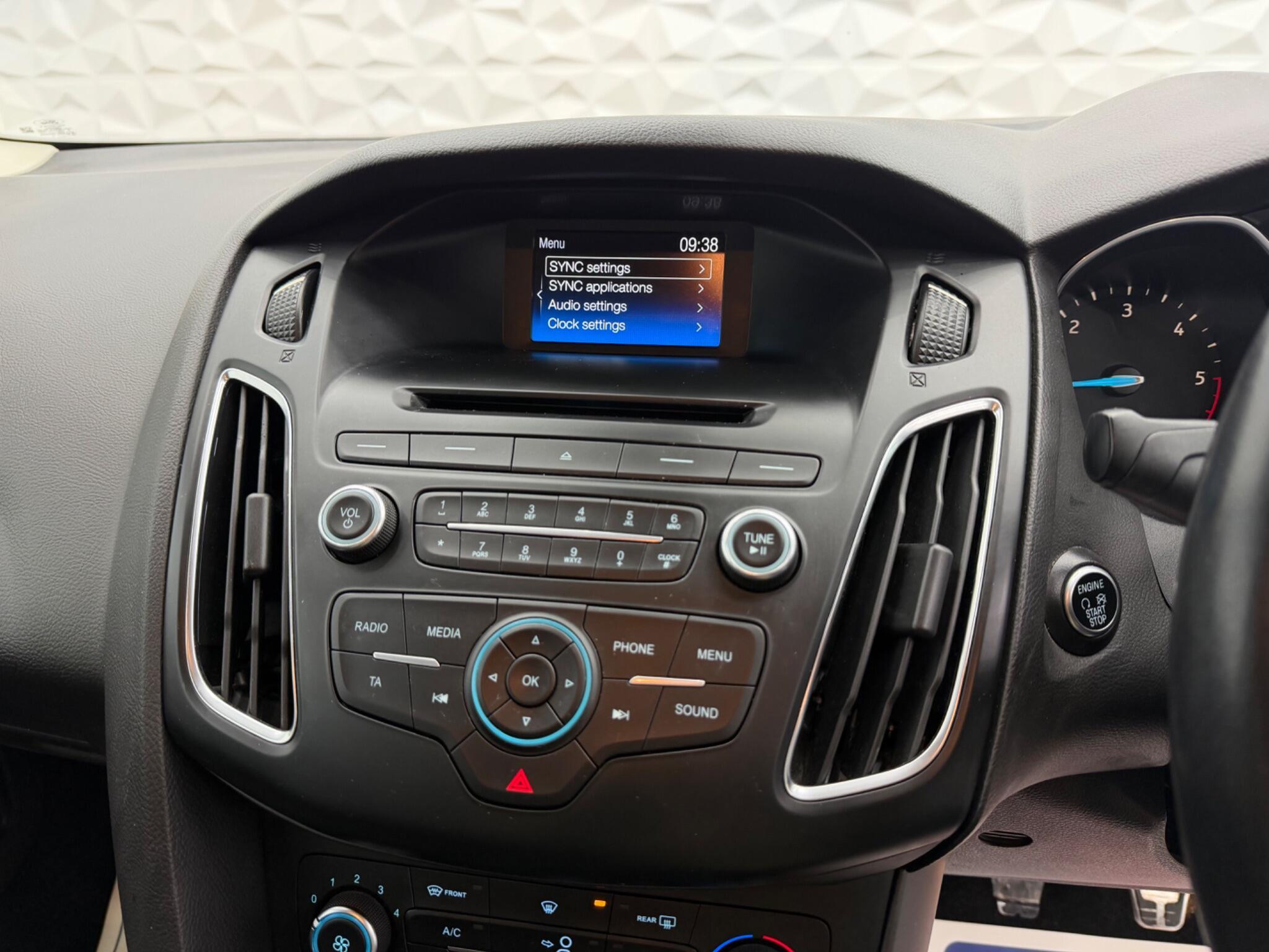 Ford Focus - Image 22