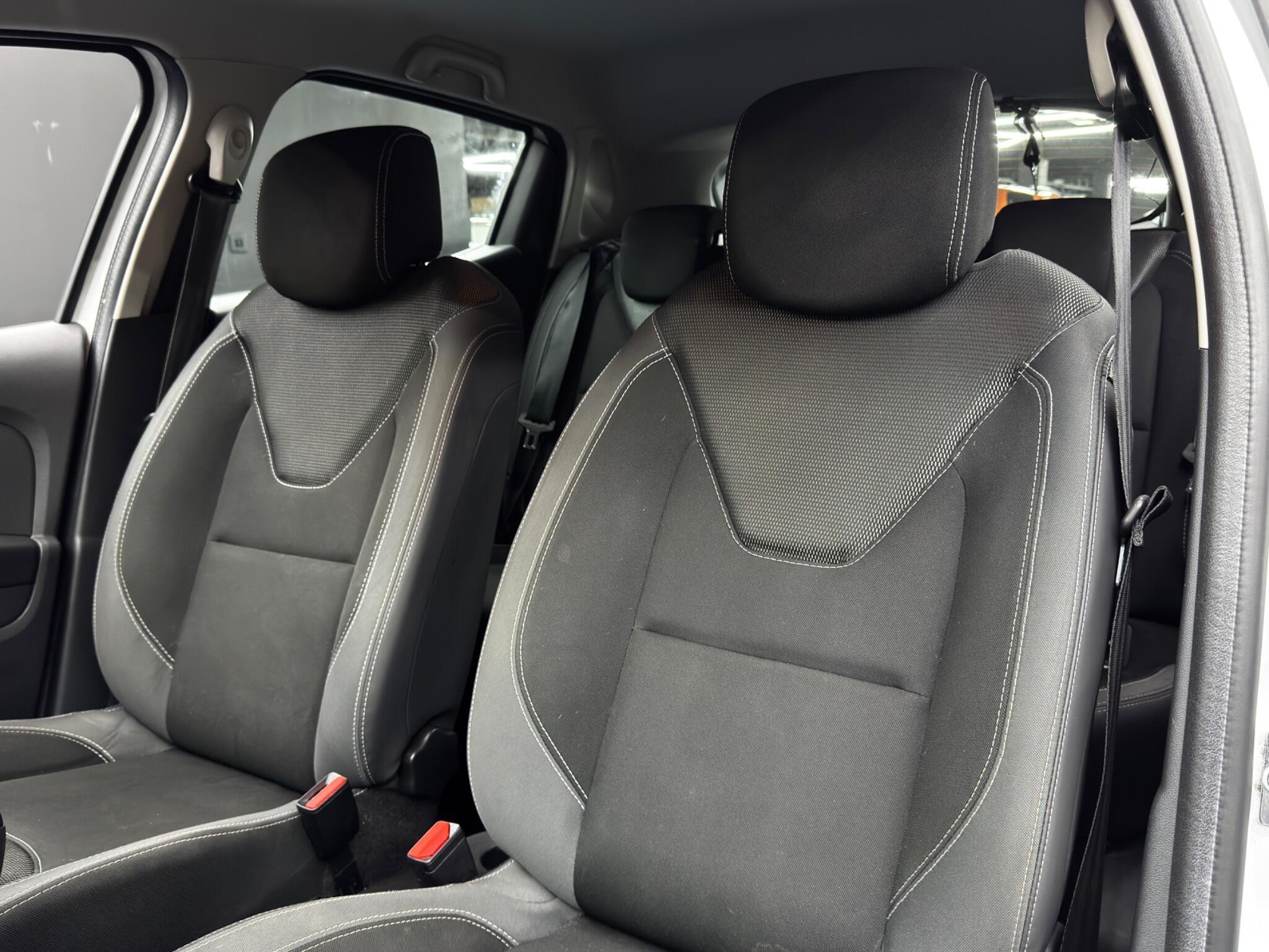 Renault Clio - Image 14