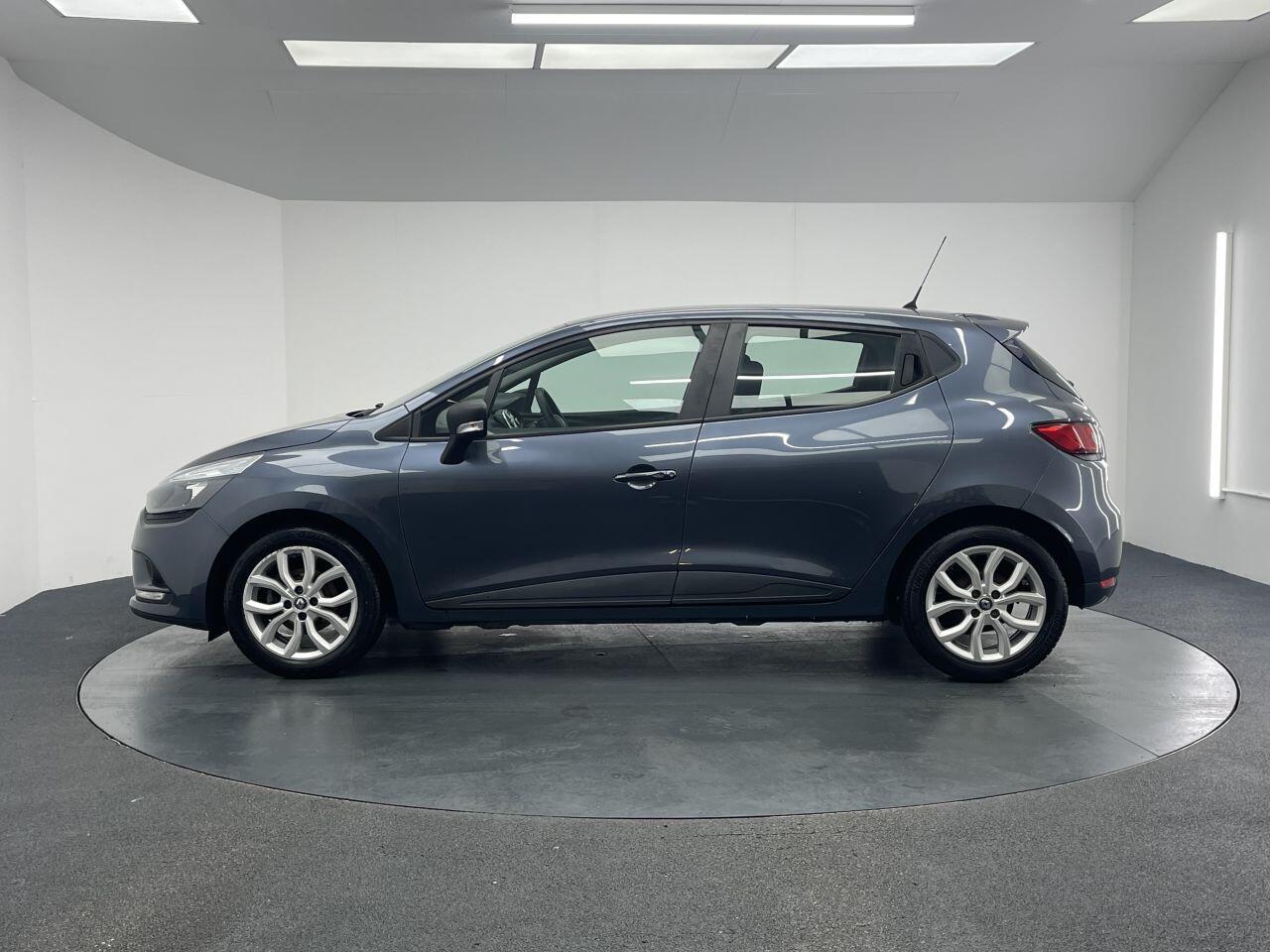 Renault Clio - Image 13