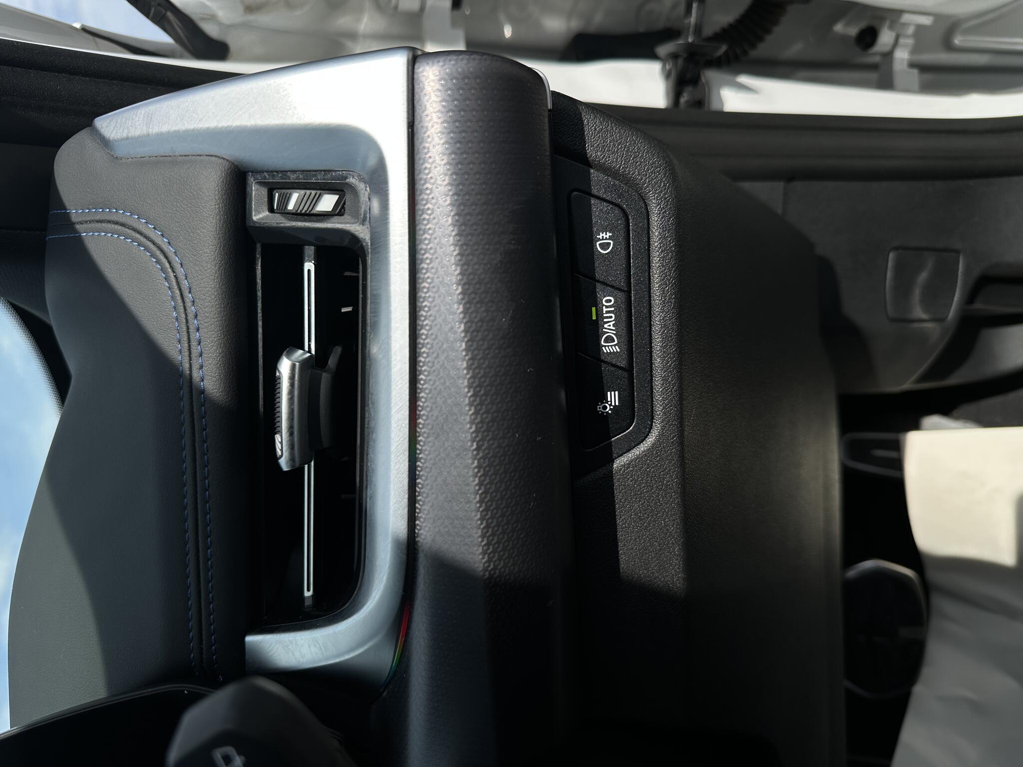 BMW iX1 - Image 9