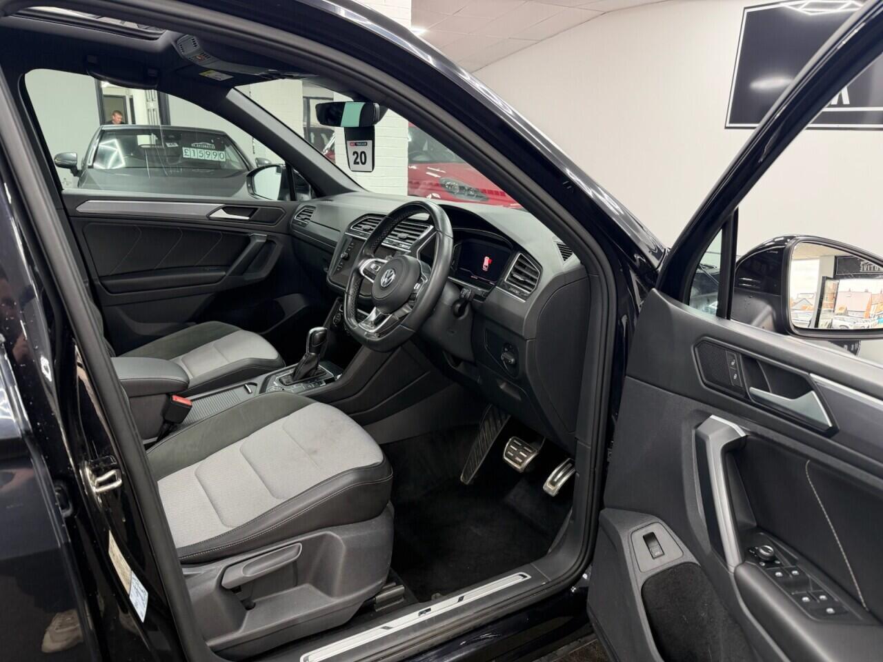 Volkswagen Tiguan - Image 13