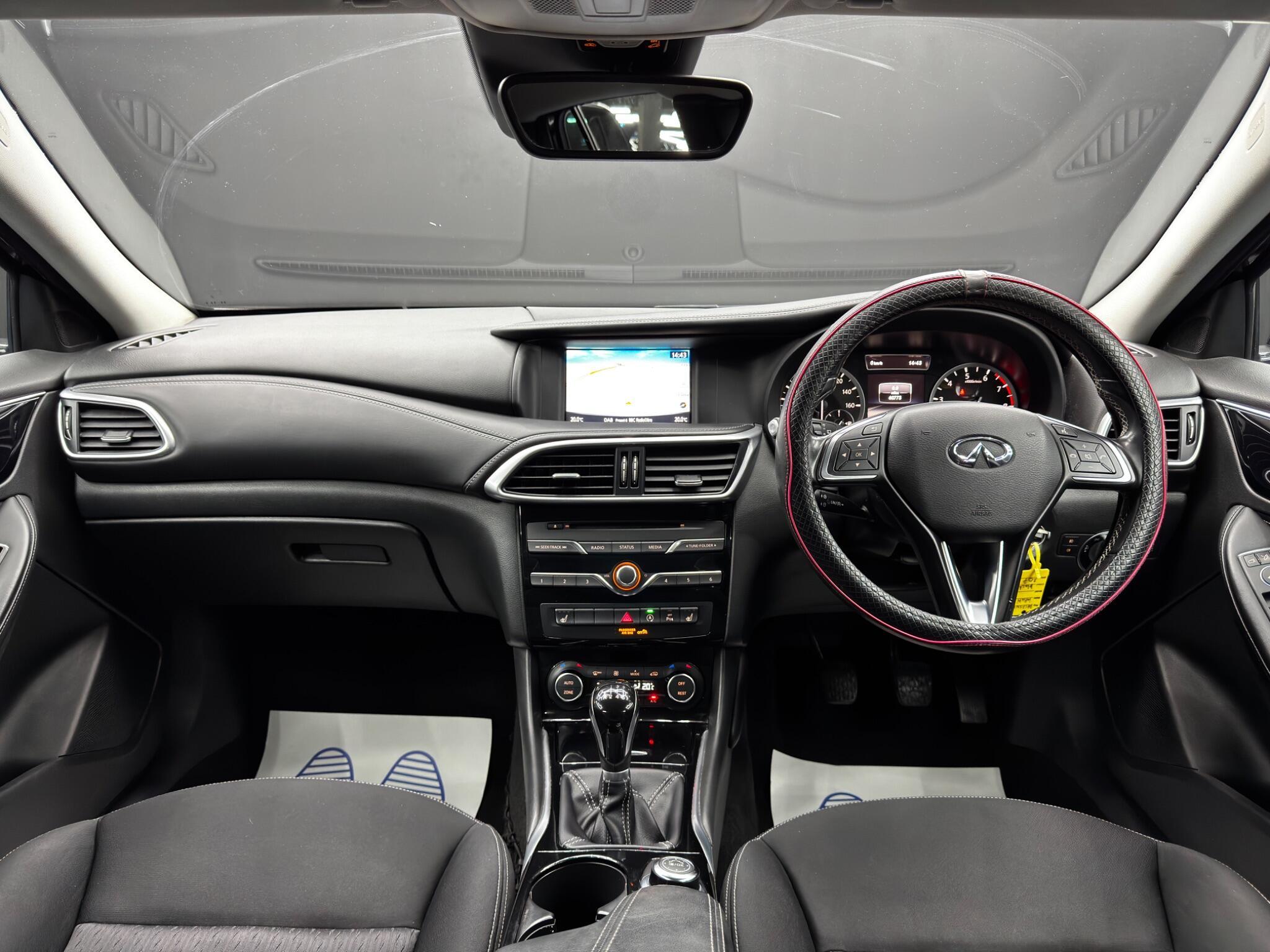 Infiniti Q30 - Image 10