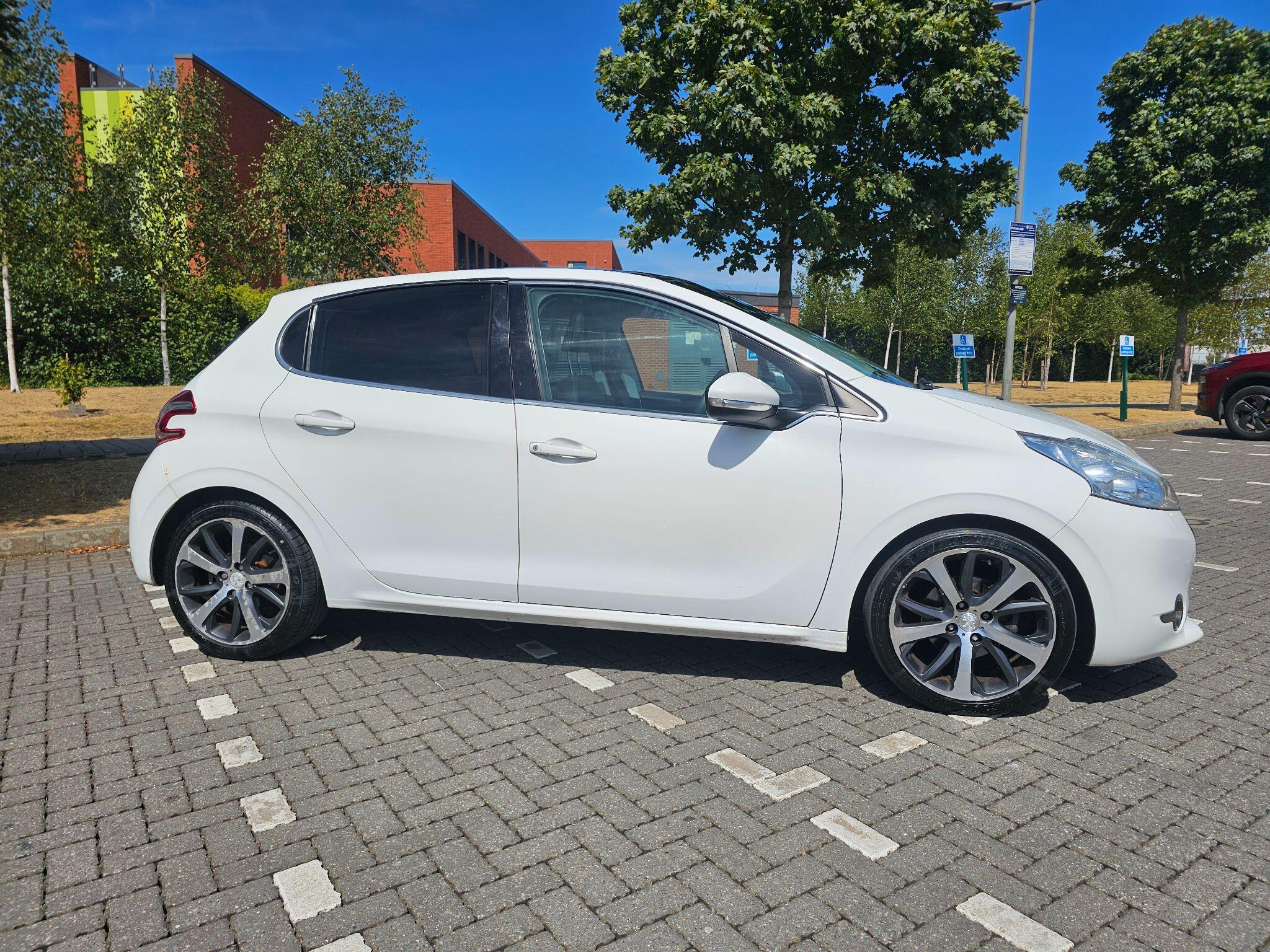 Peugeot 208 - Image 6