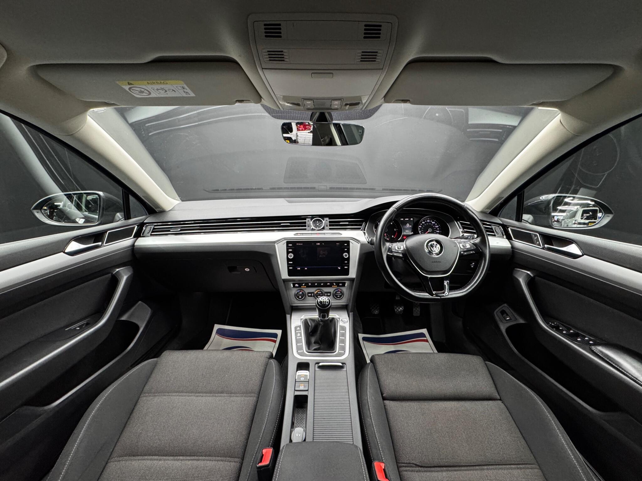 Volkswagen Passat - Image 17