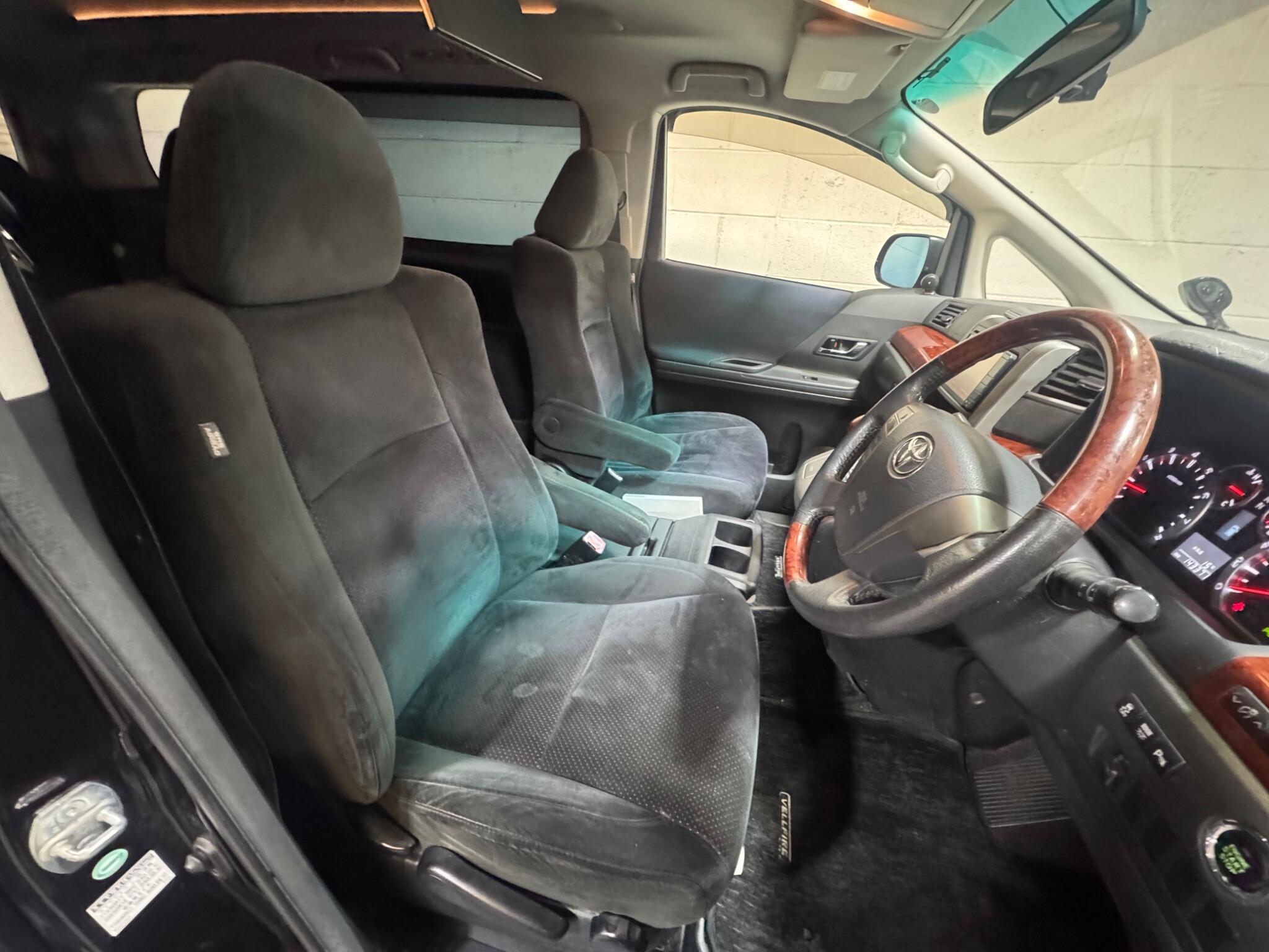 Toyota Vellfire - Image 7