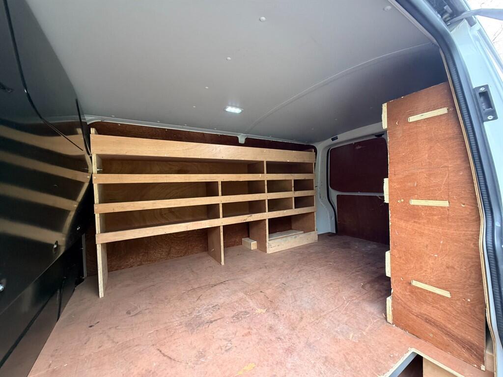 Volkswagen Transporter - Image 13