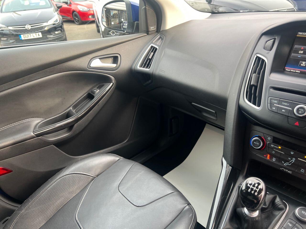 Ford Focus - Image 28