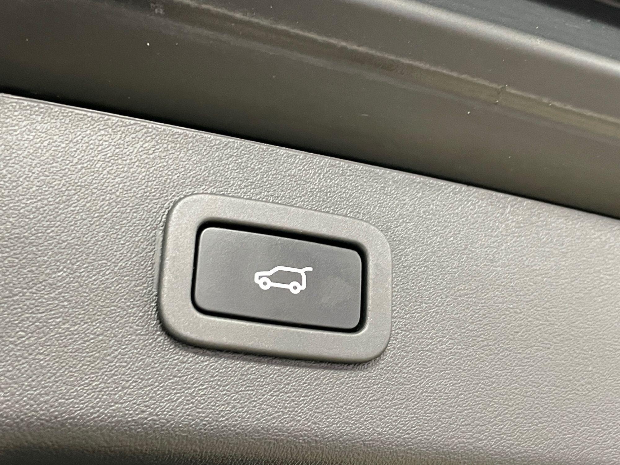 Jaguar XF - Image 19