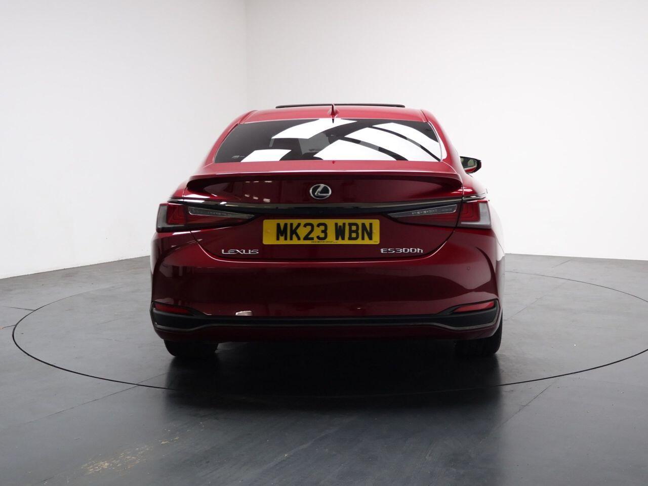 Lexus ES - Image 11