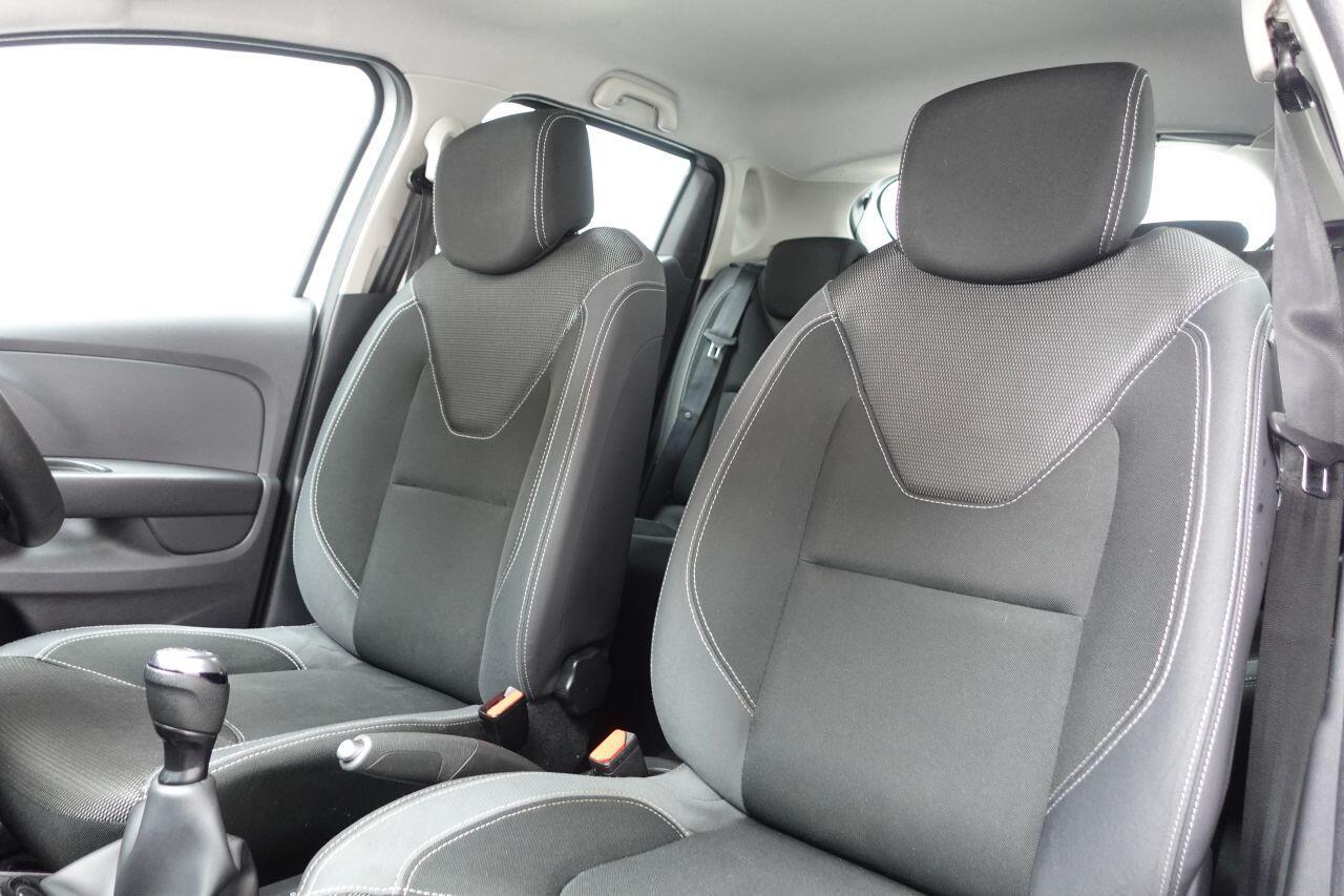 Renault Clio - Image 17