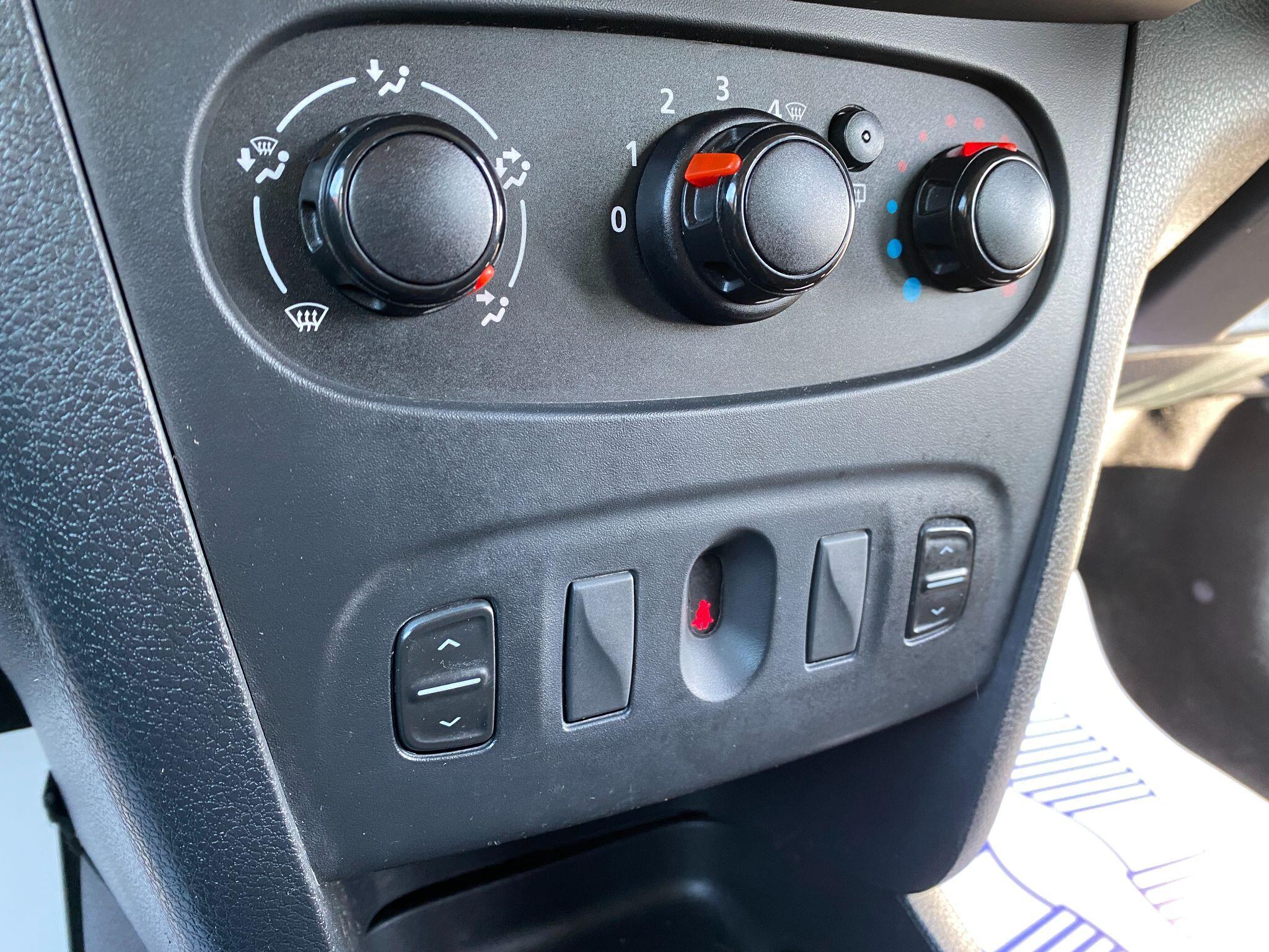 Dacia Sandero - Image 40