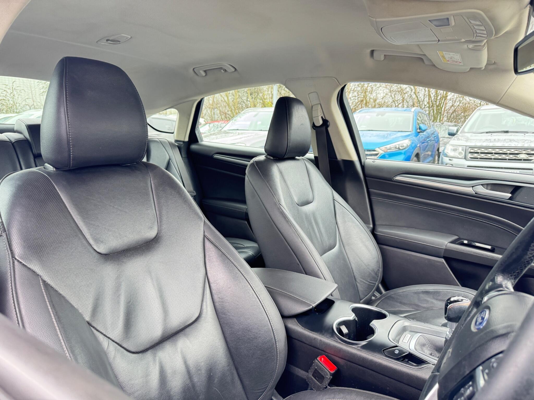 Ford Mondeo - Image 15