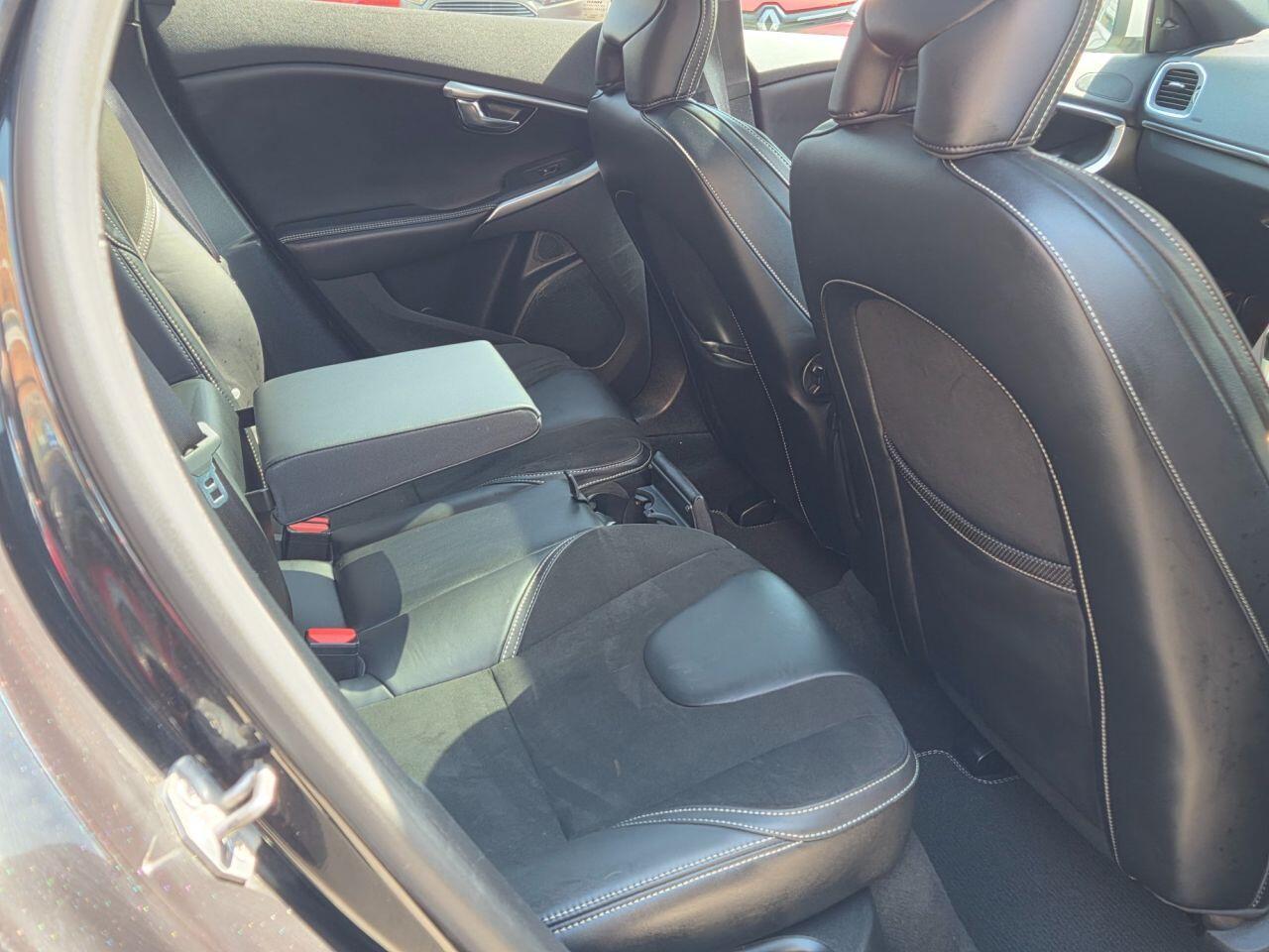 Volvo V40 - Image 22