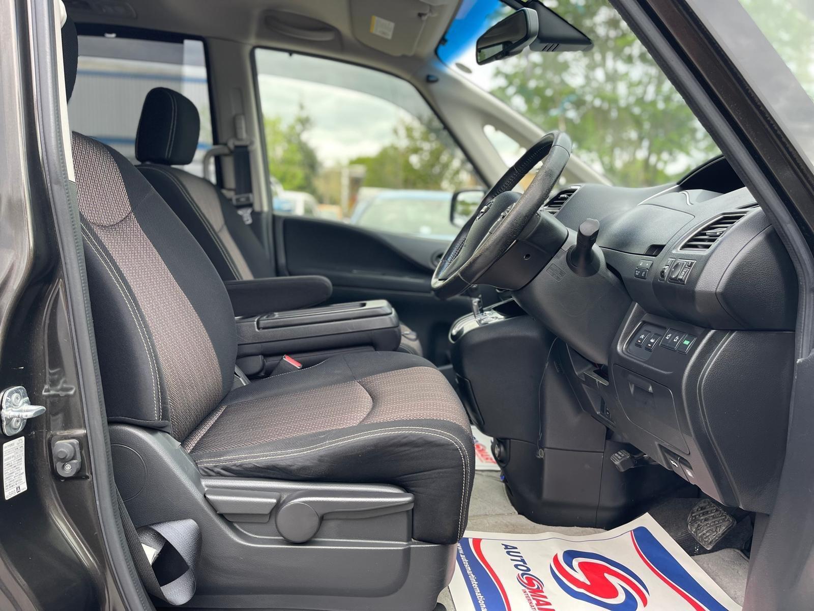Nissan Serena - Image 8