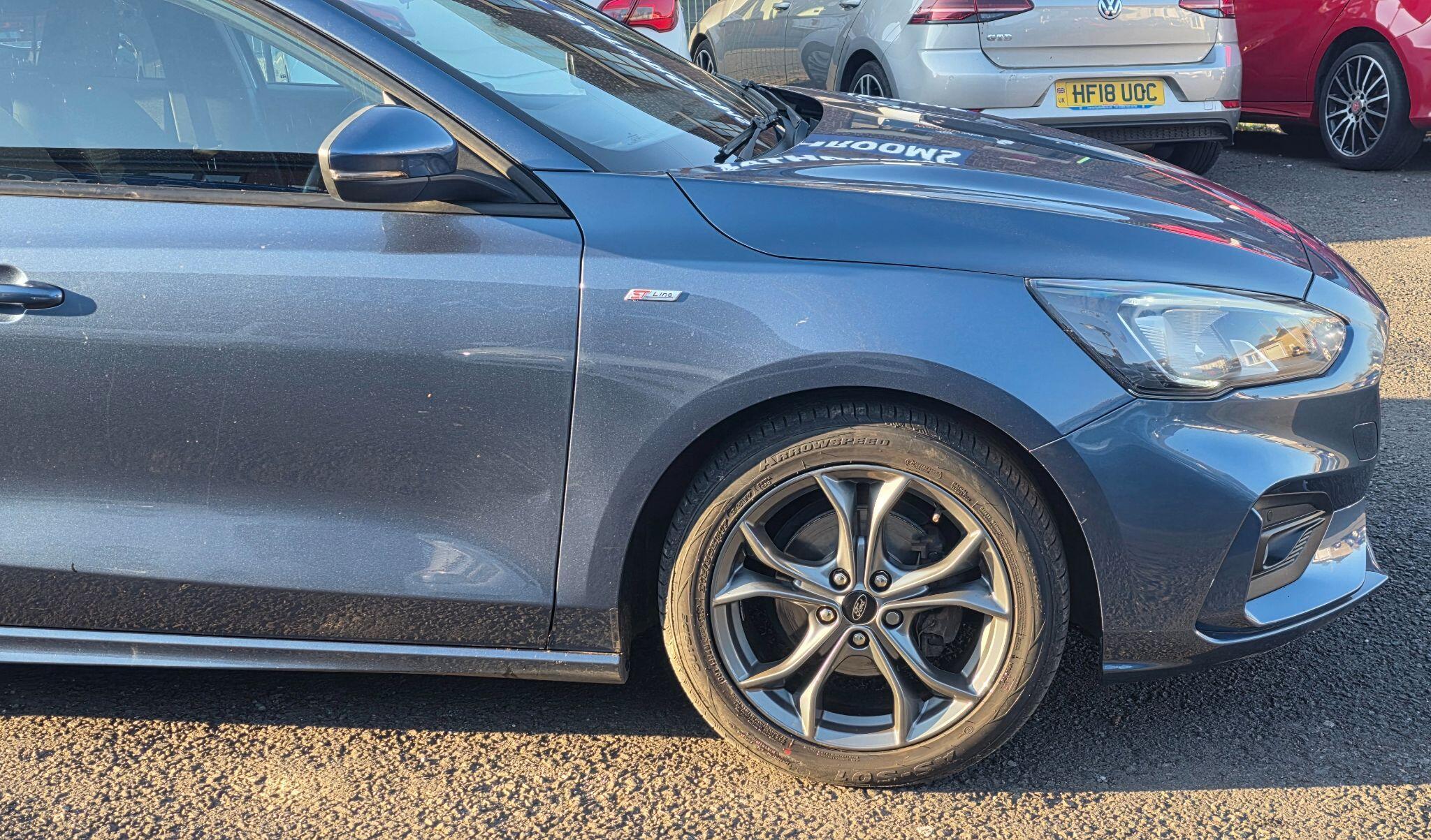 Ford Focus - Image 9