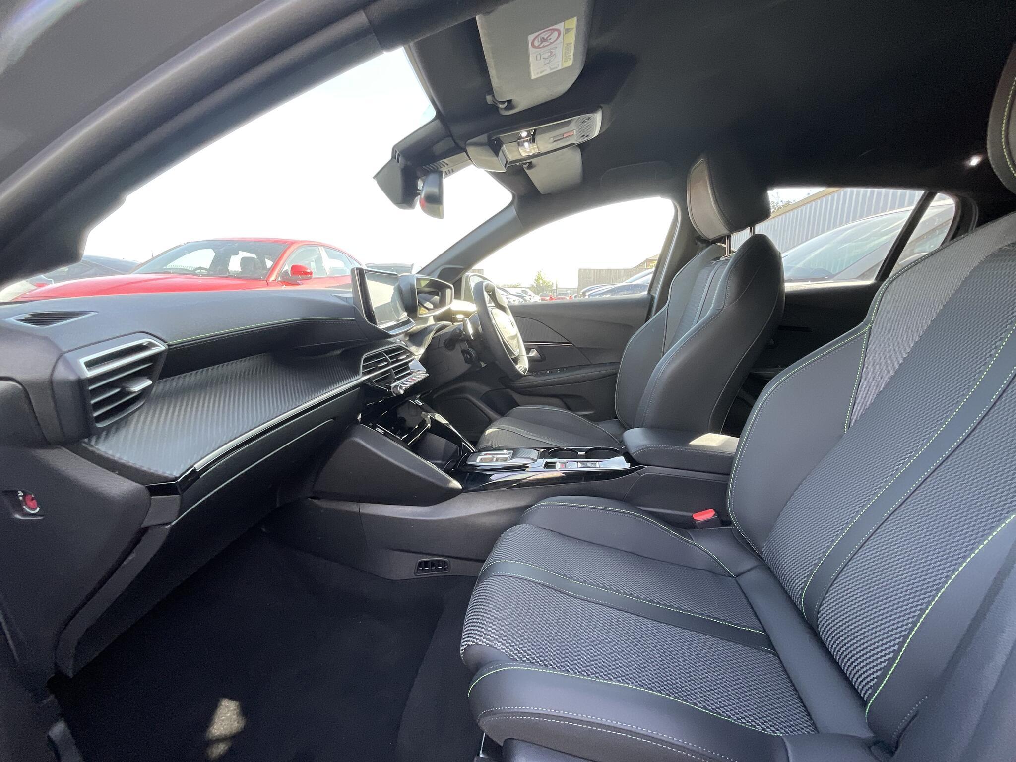 Peugeot 208 - Image 18
