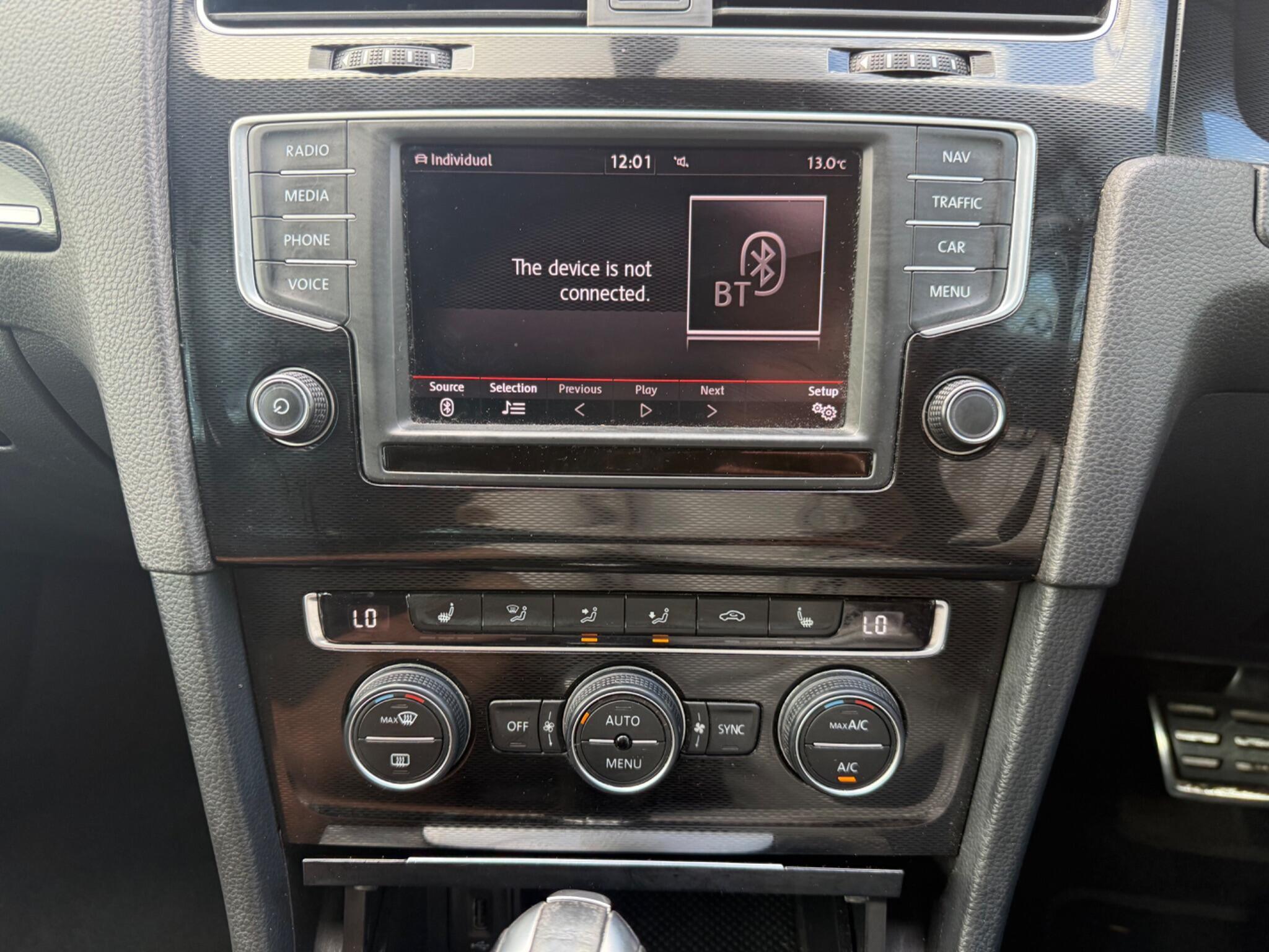 Volkswagen Golf - Image 11