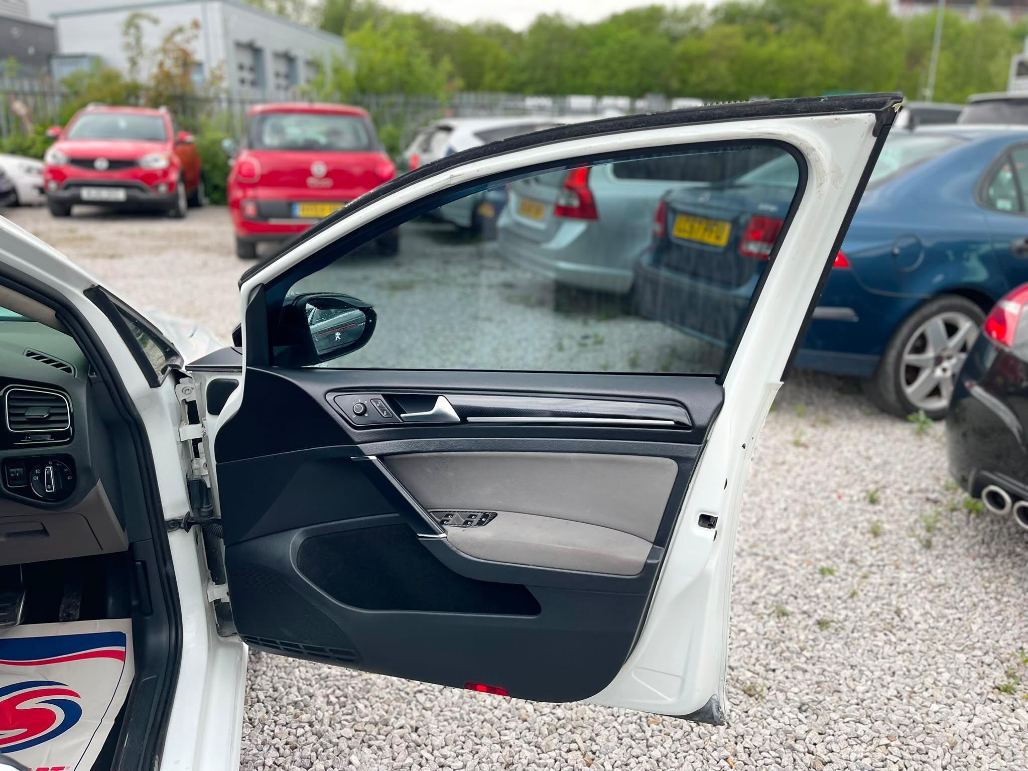 Volkswagen Golf - Image 15