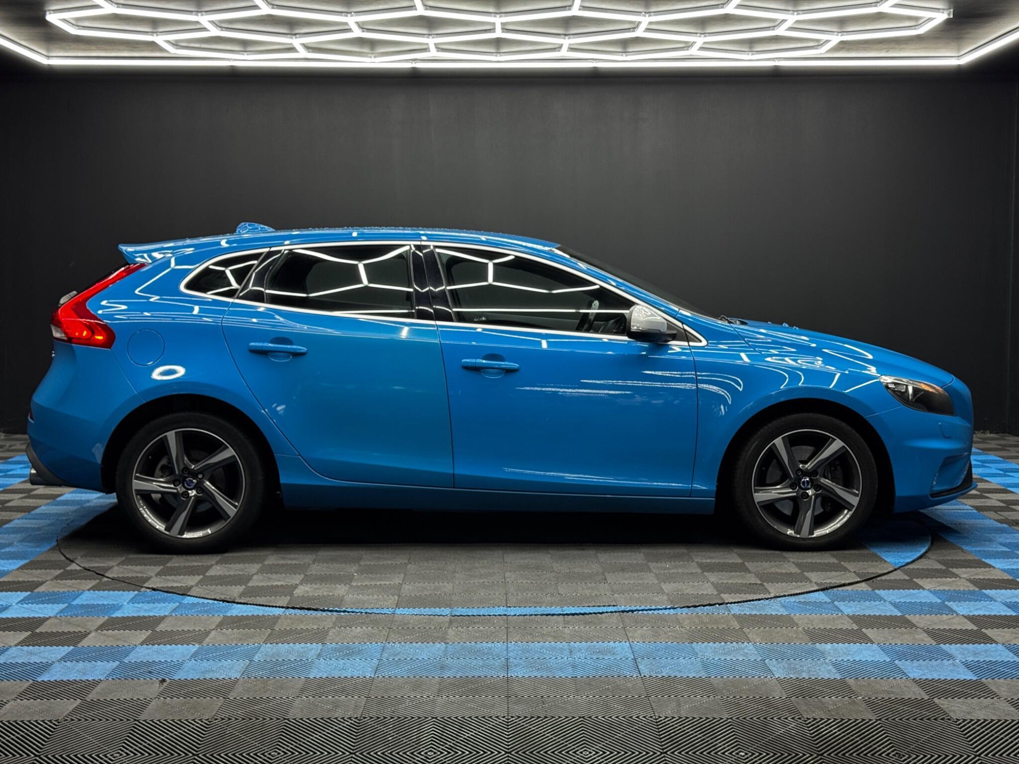 Volvo V40 - Image 4