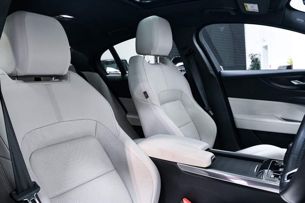 Jaguar XE - Image 15