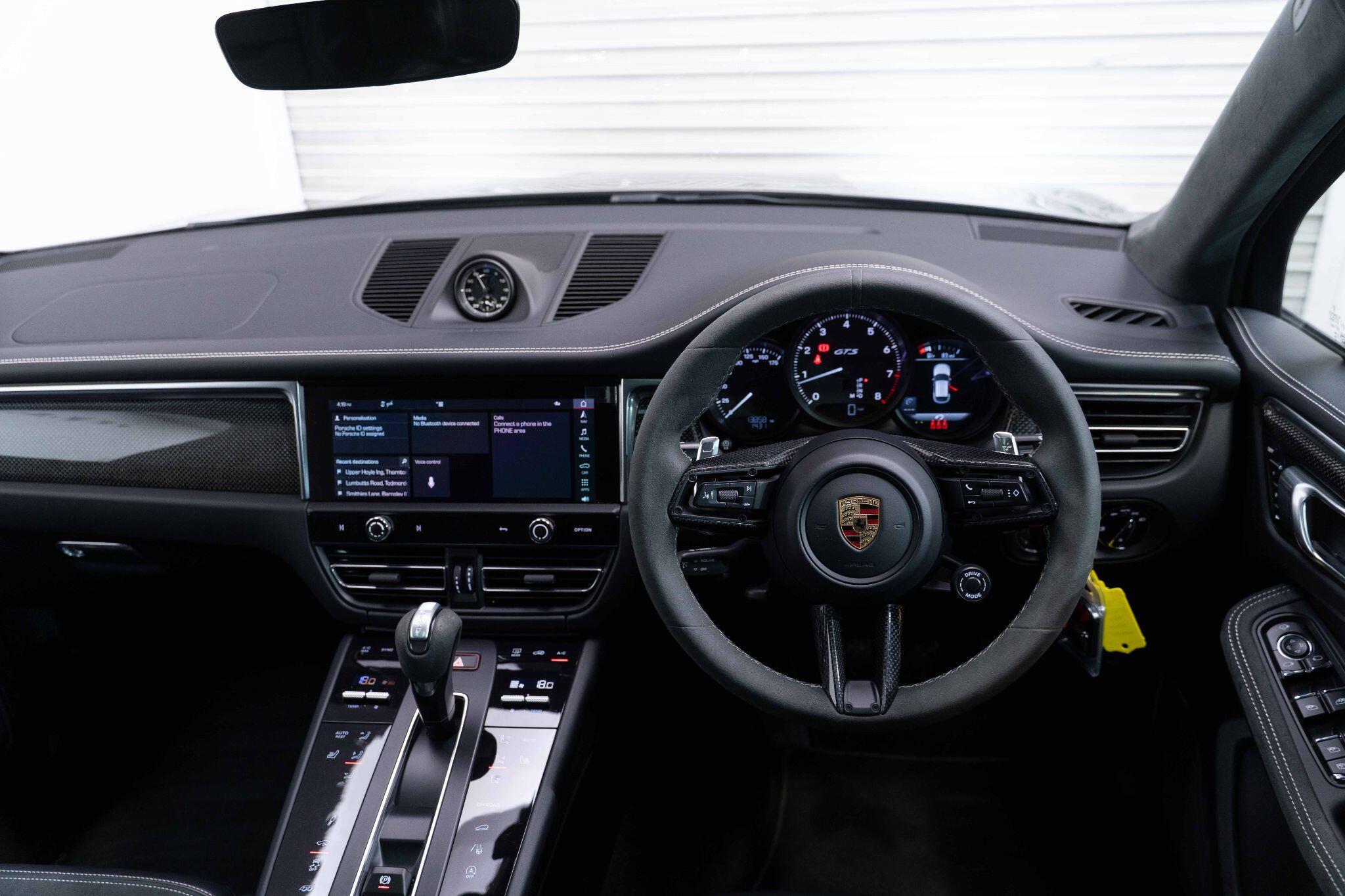 Porsche Macan - Image 9