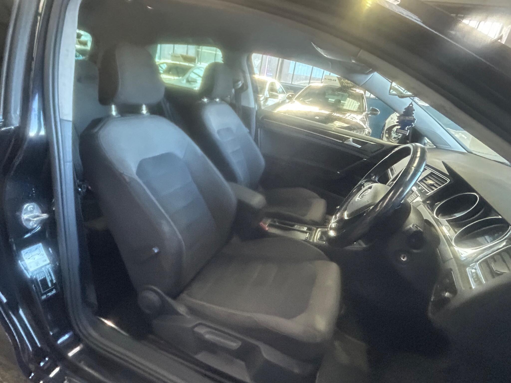 Volkswagen Golf - Image 28