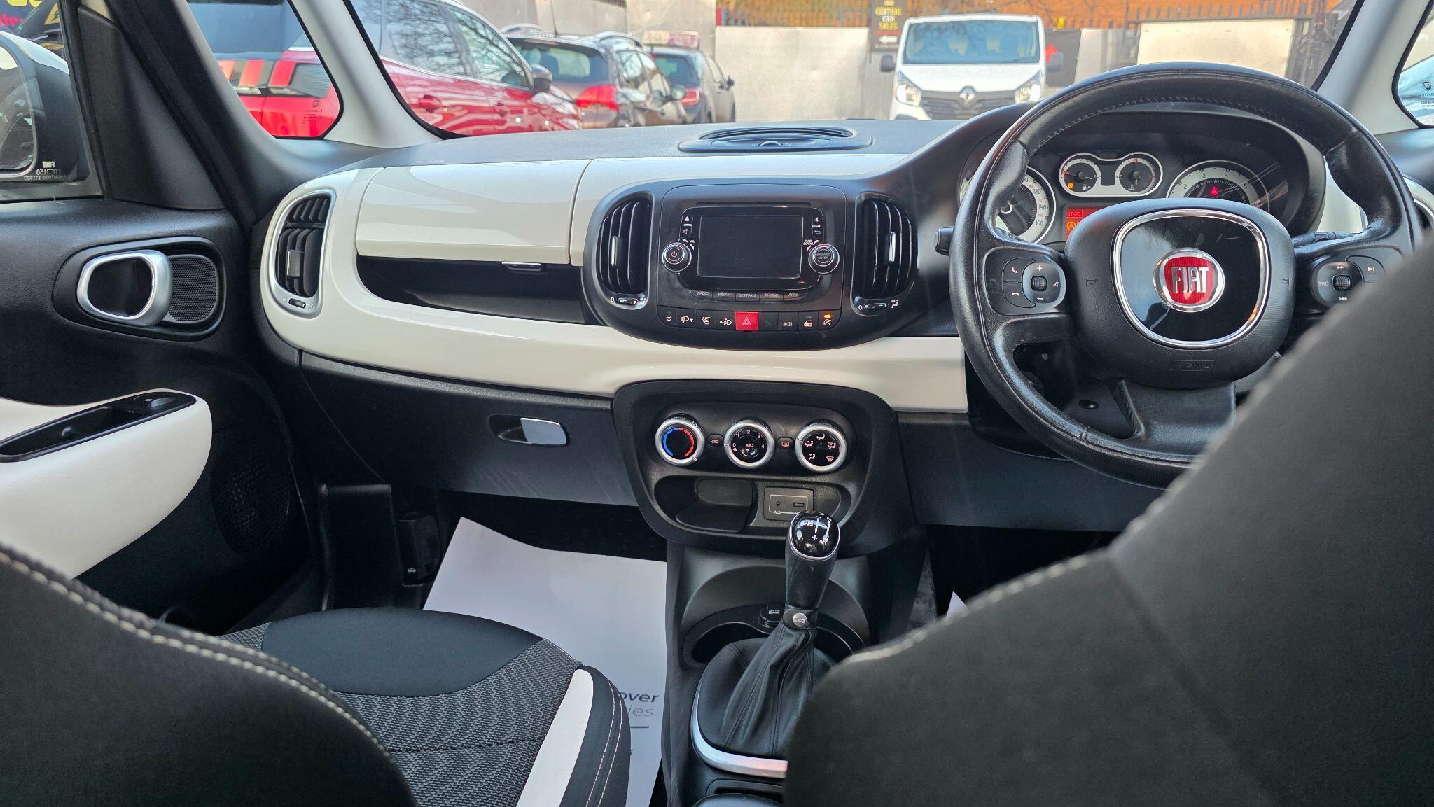 Fiat 500L - Image 31