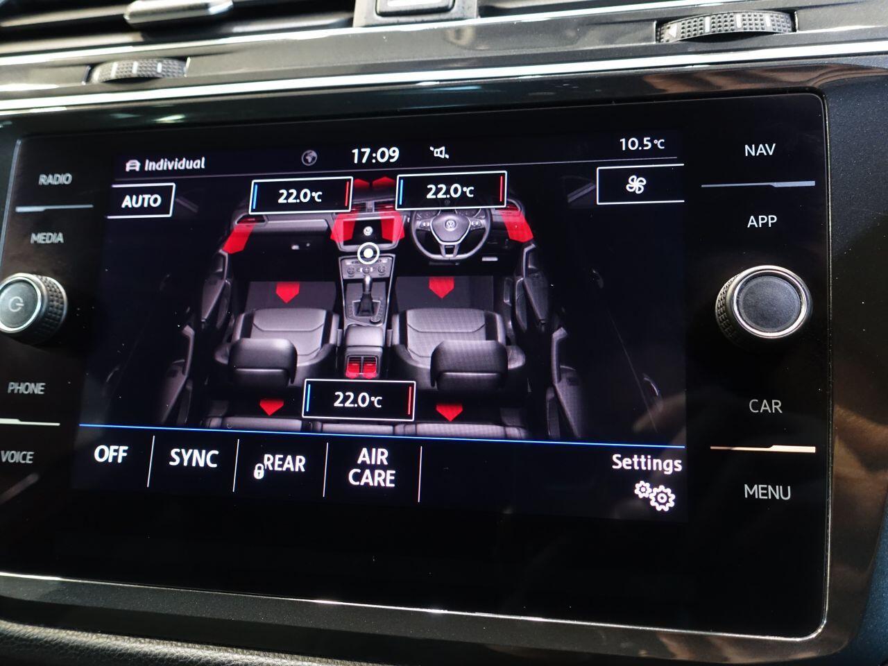 Volkswagen Tiguan - Image 36