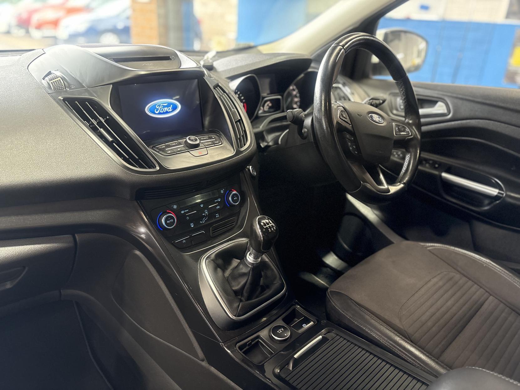 Ford Kuga - Image 18