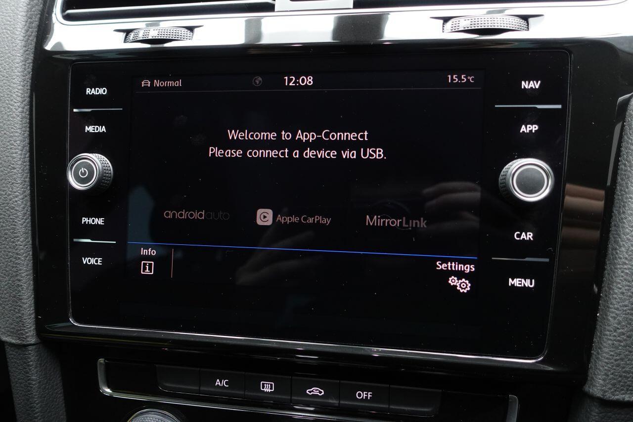 Volkswagen Golf - Image 29