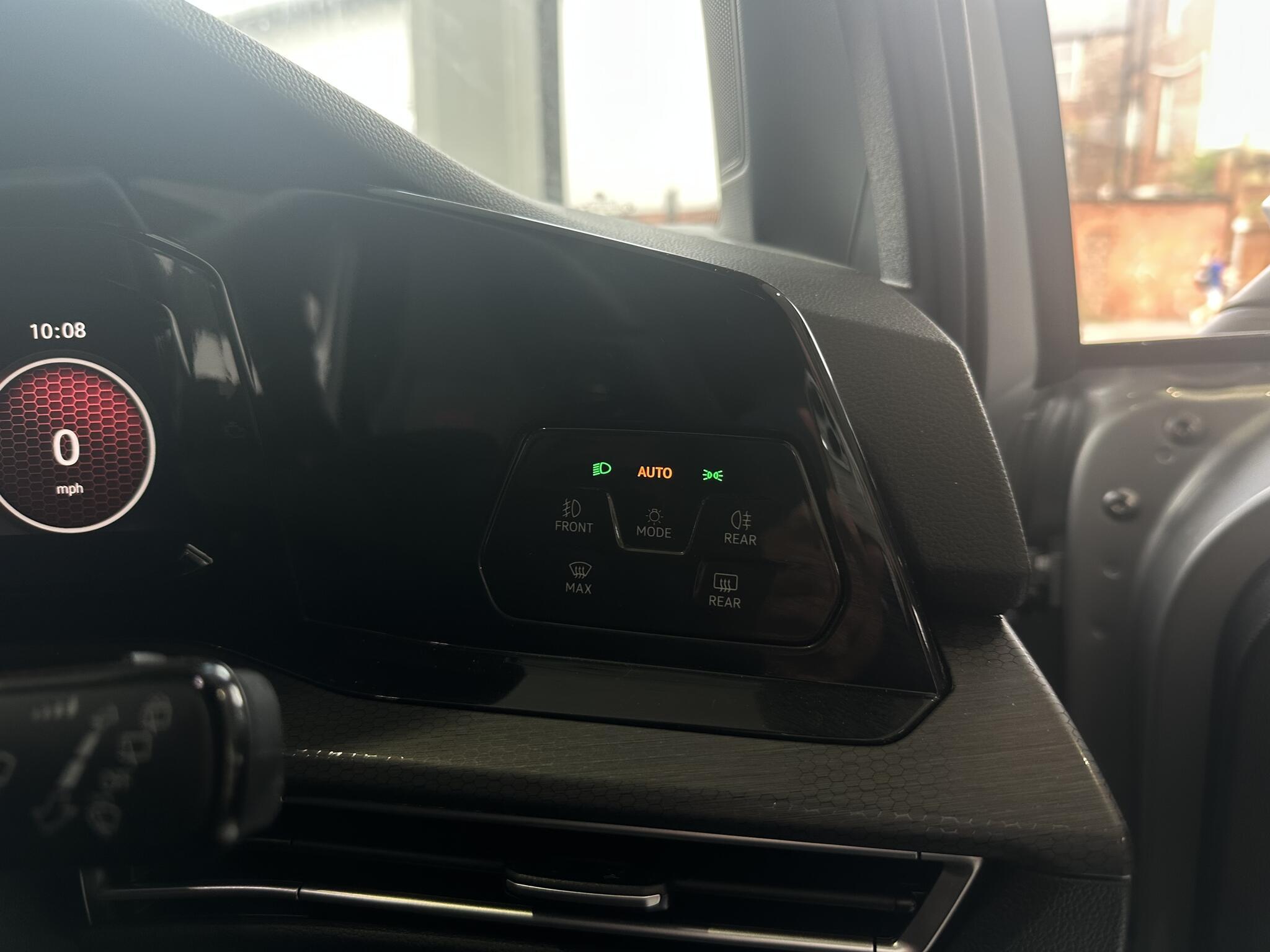Volkswagen Golf - Image 7