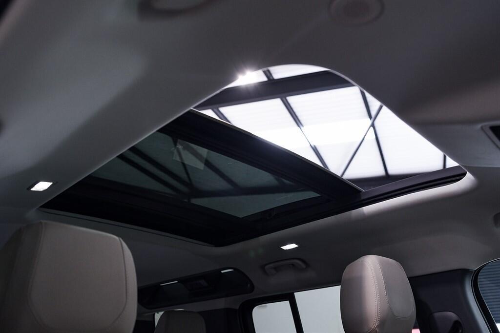 Land Rover Defender 110 - Image 4