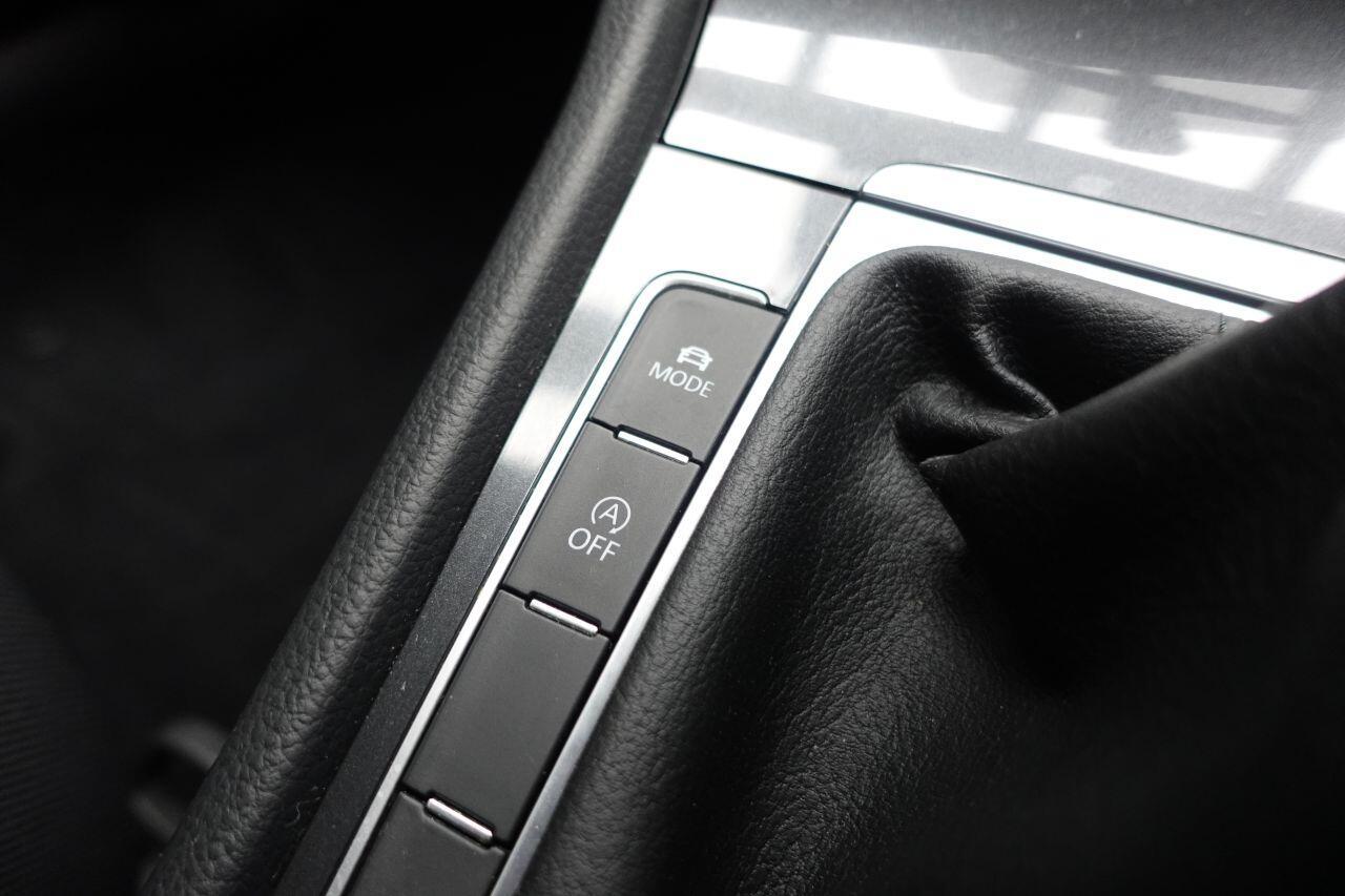 Volkswagen Golf - Image 42