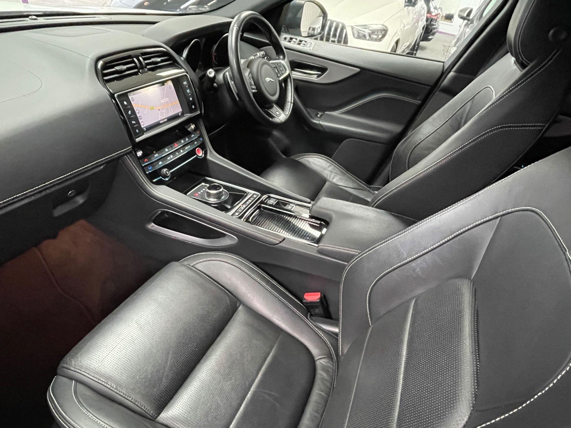 Jaguar F-Pace - Image 32