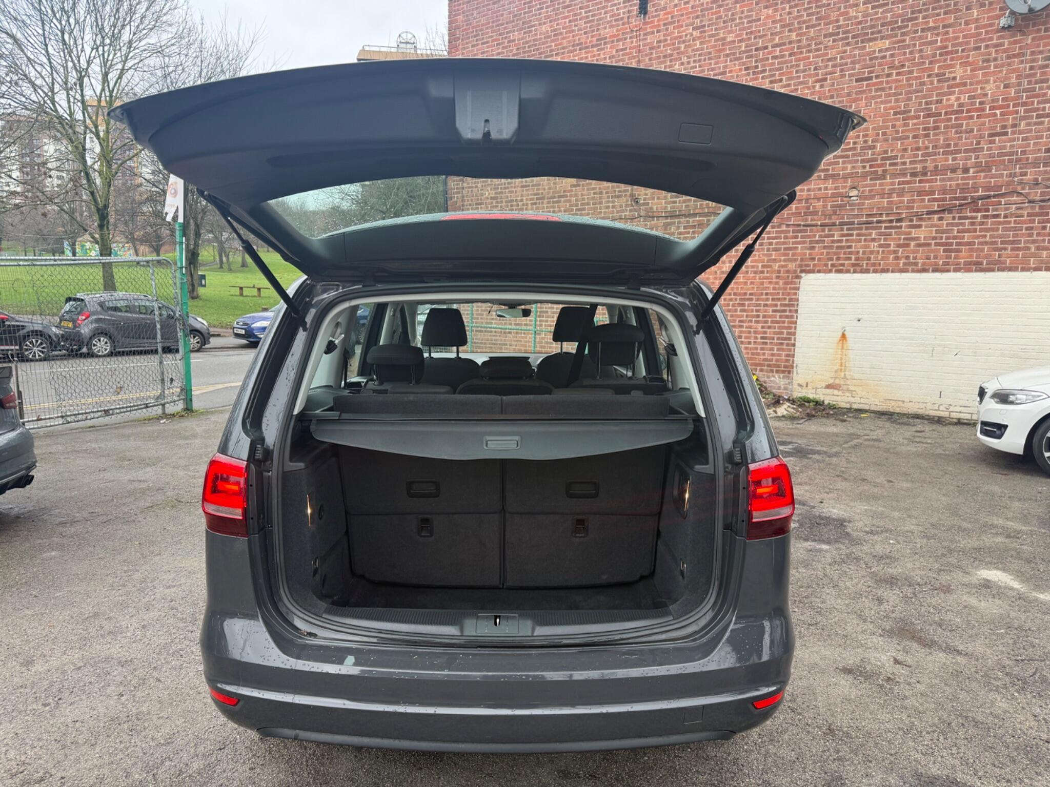 Volkswagen Sharan - Image 23