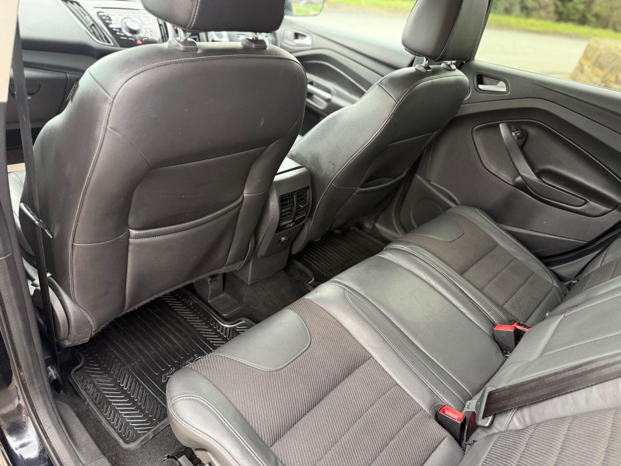 Ford Kuga - Image 38