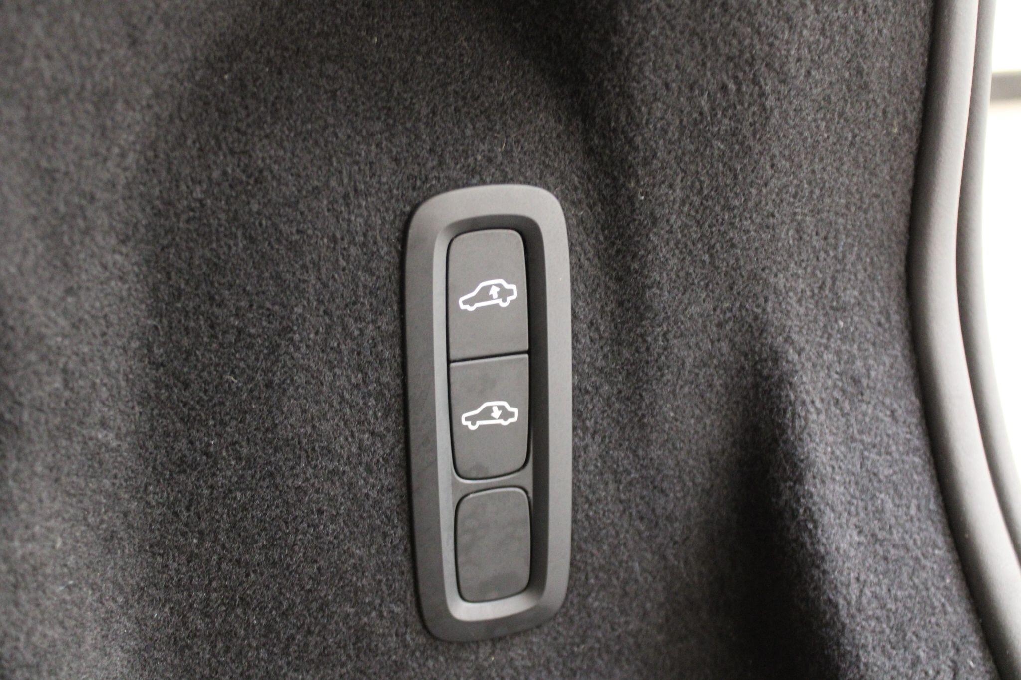 Volvo XC60 - Image 18