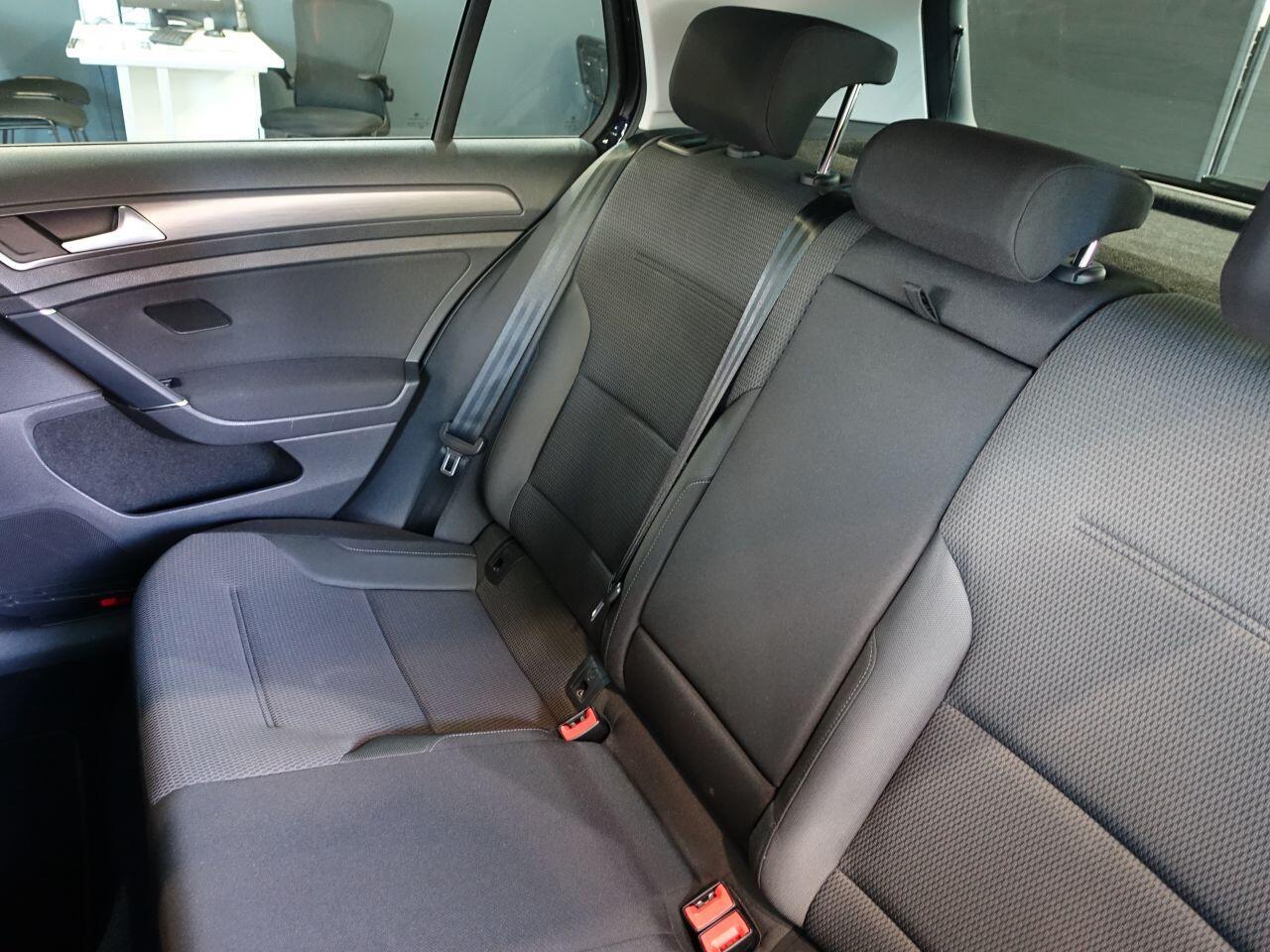 Volkswagen Golf - Image 17