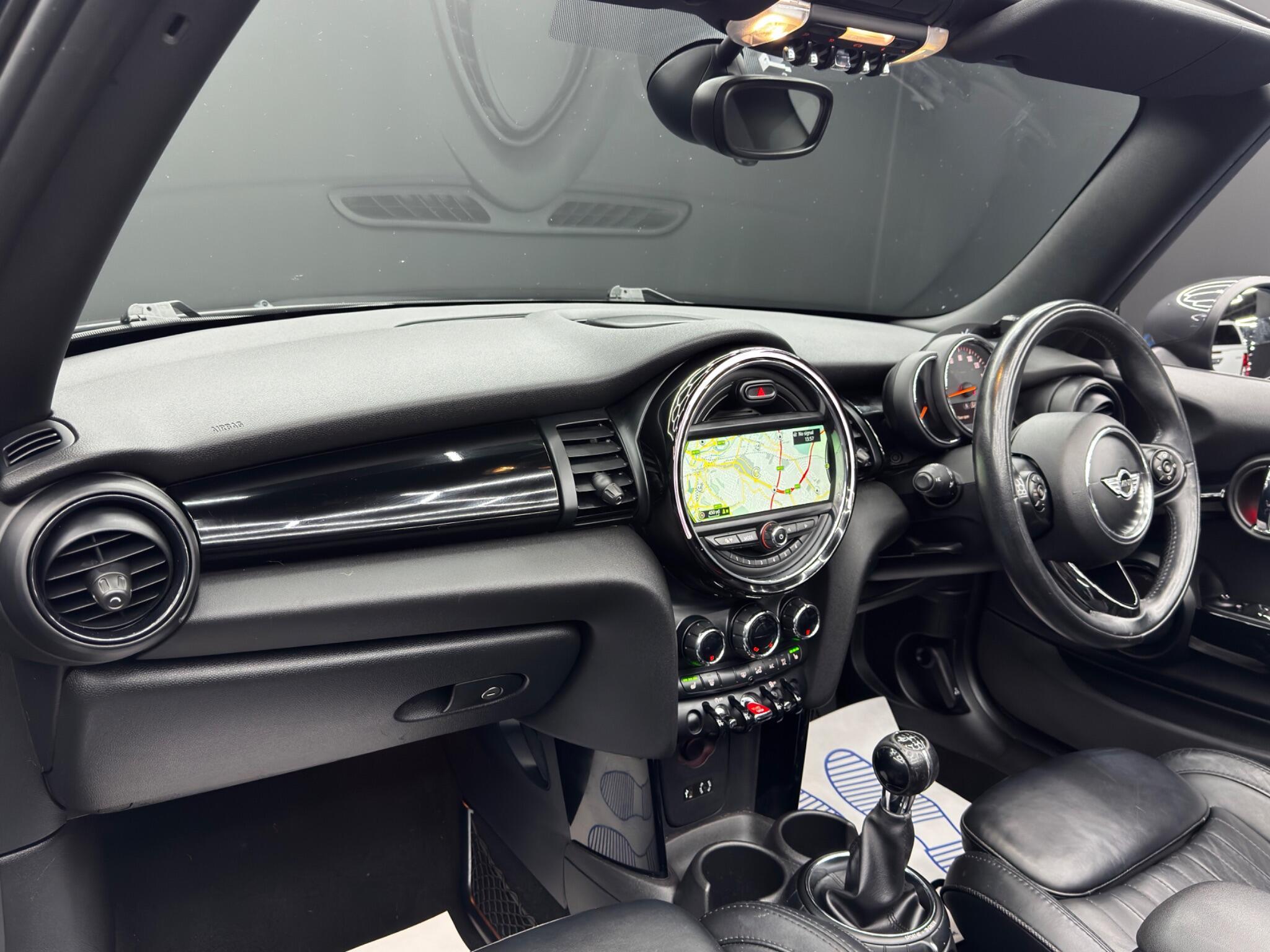 MINI Convertible - Image 11