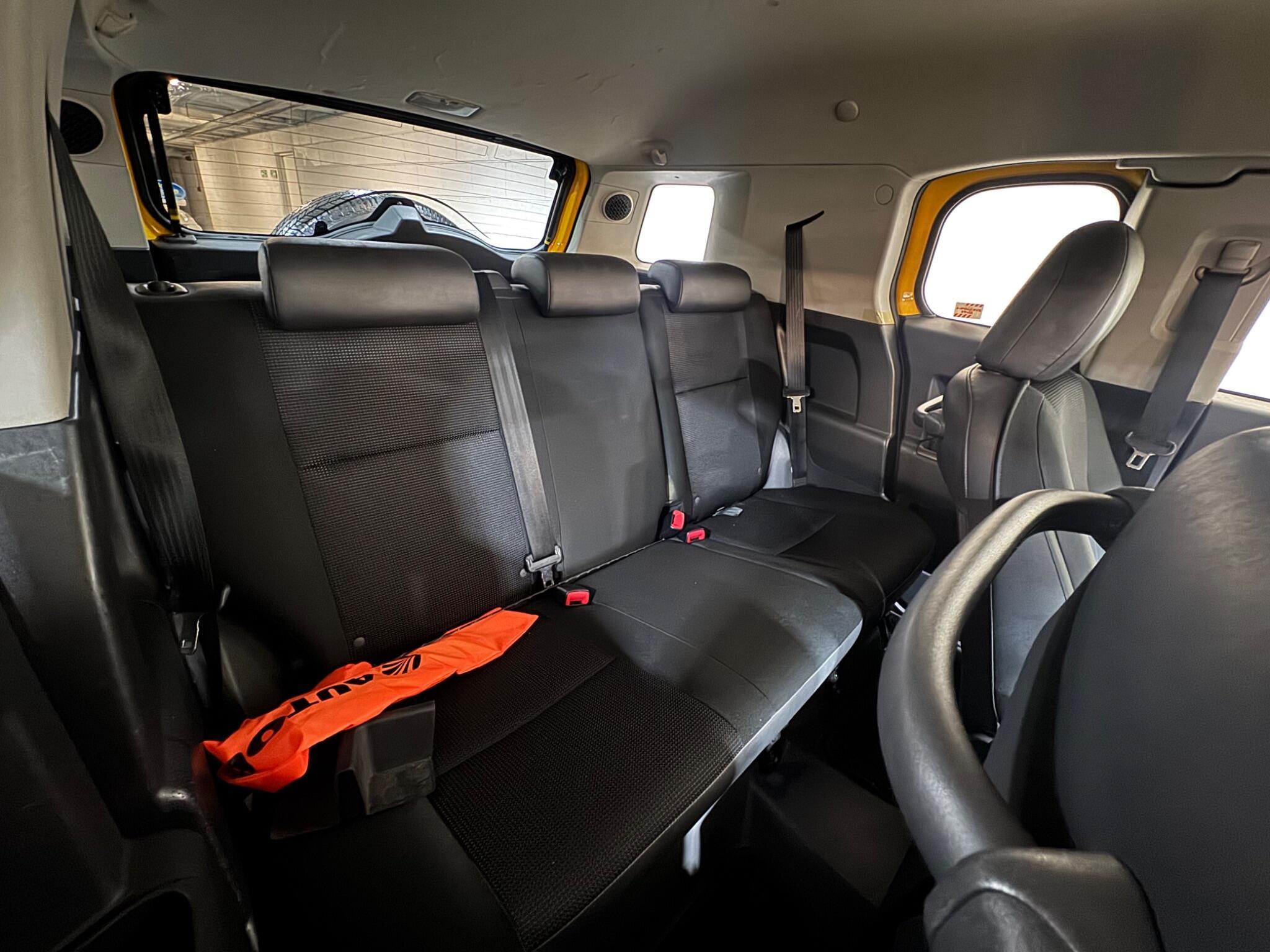 Toyota FJ CRUISER - Image 11