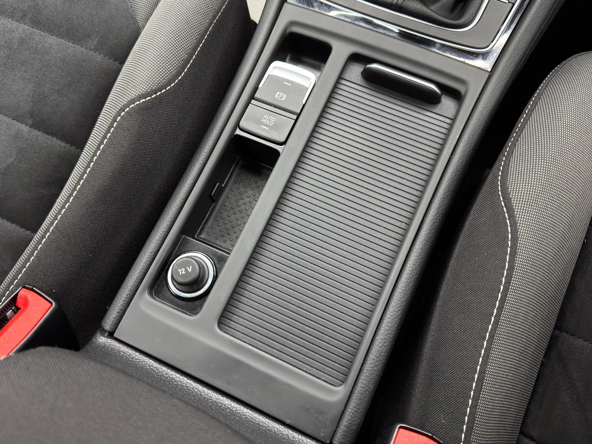 Volkswagen Golf - Image 24