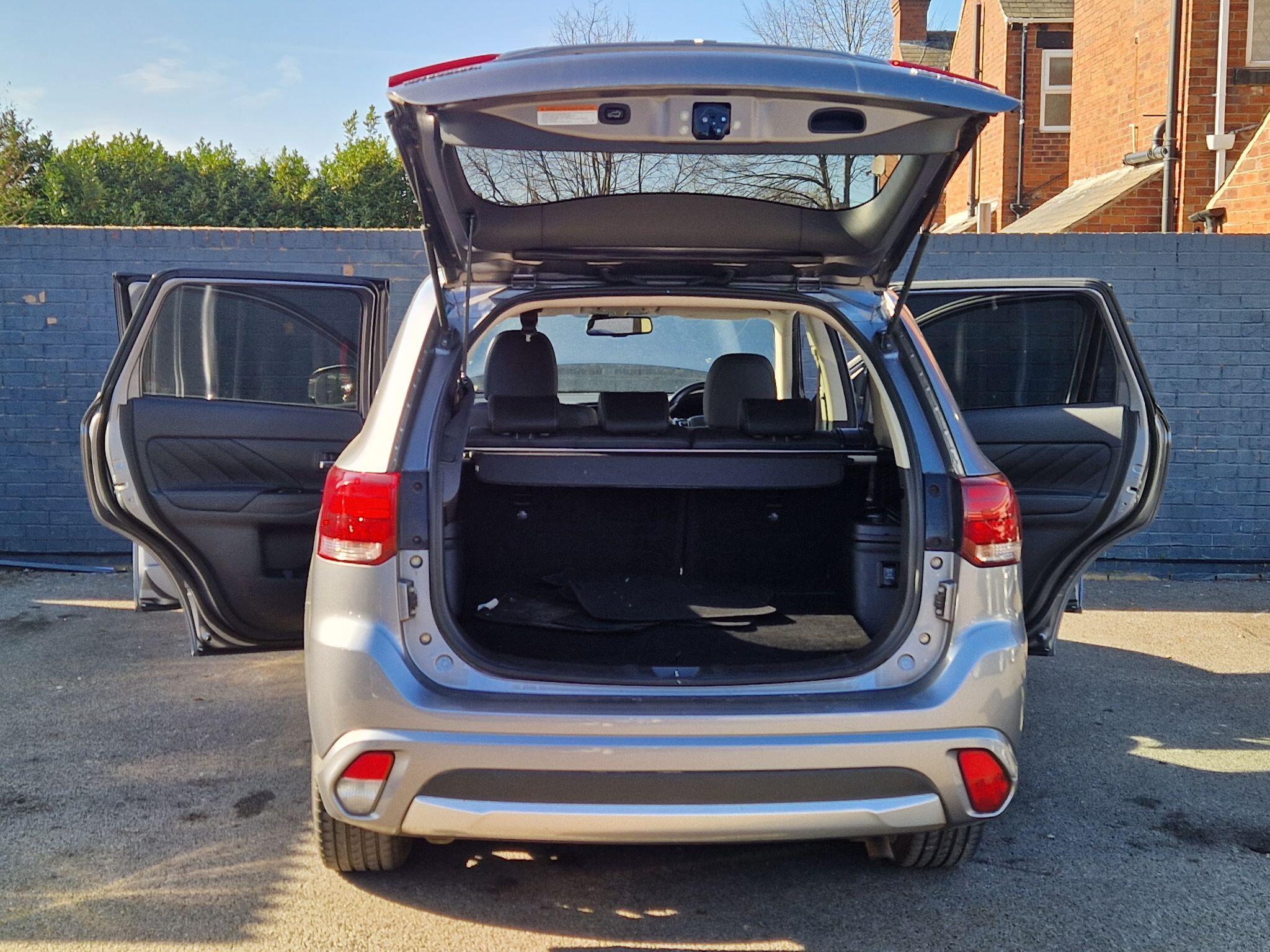 Mitsubishi Outlander - Image 21