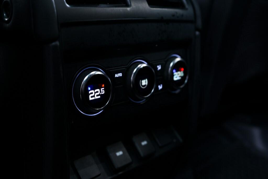 Land Rover Defender 110 - Image 15